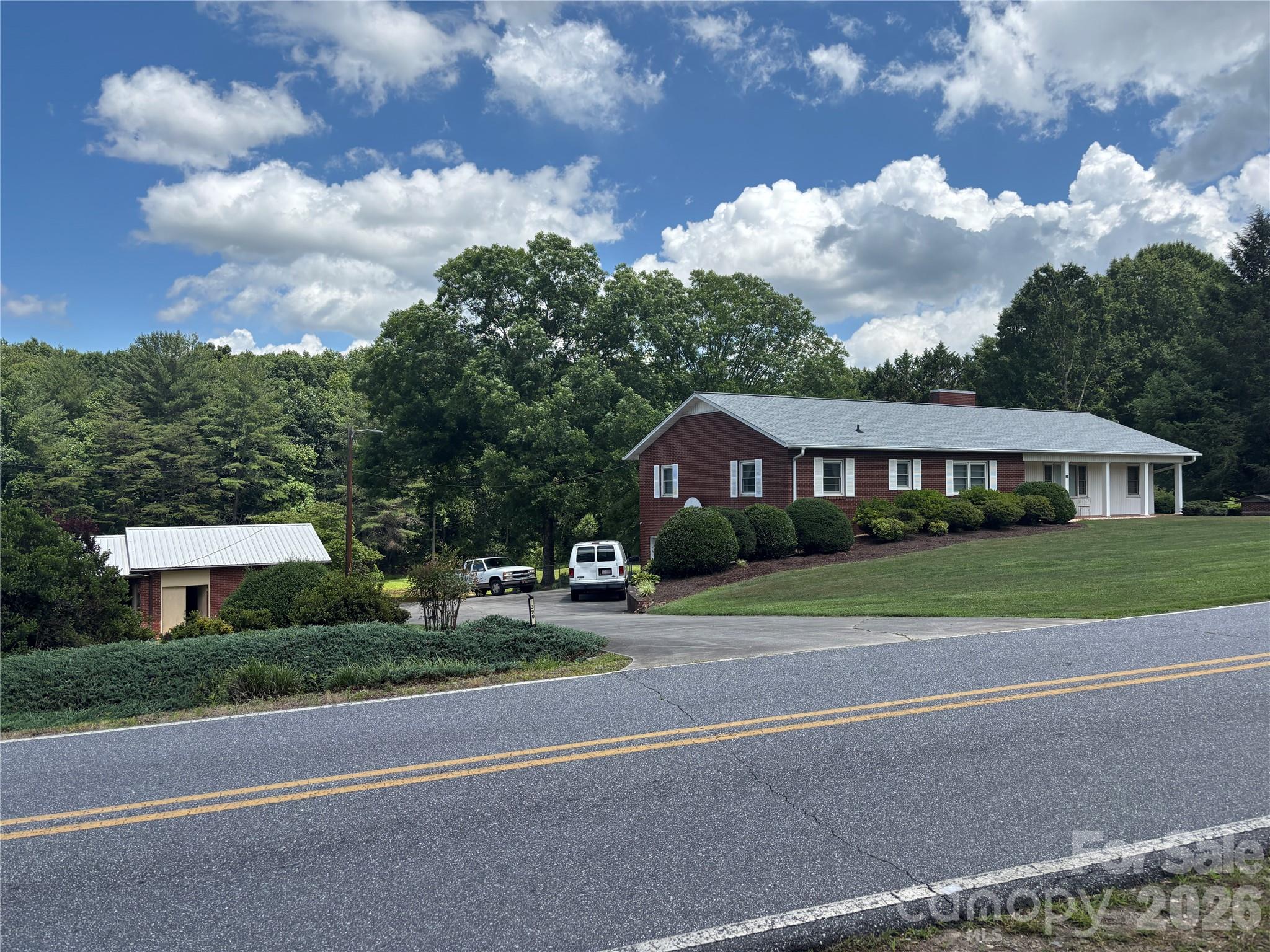 390 Airport Road Property Photo 2