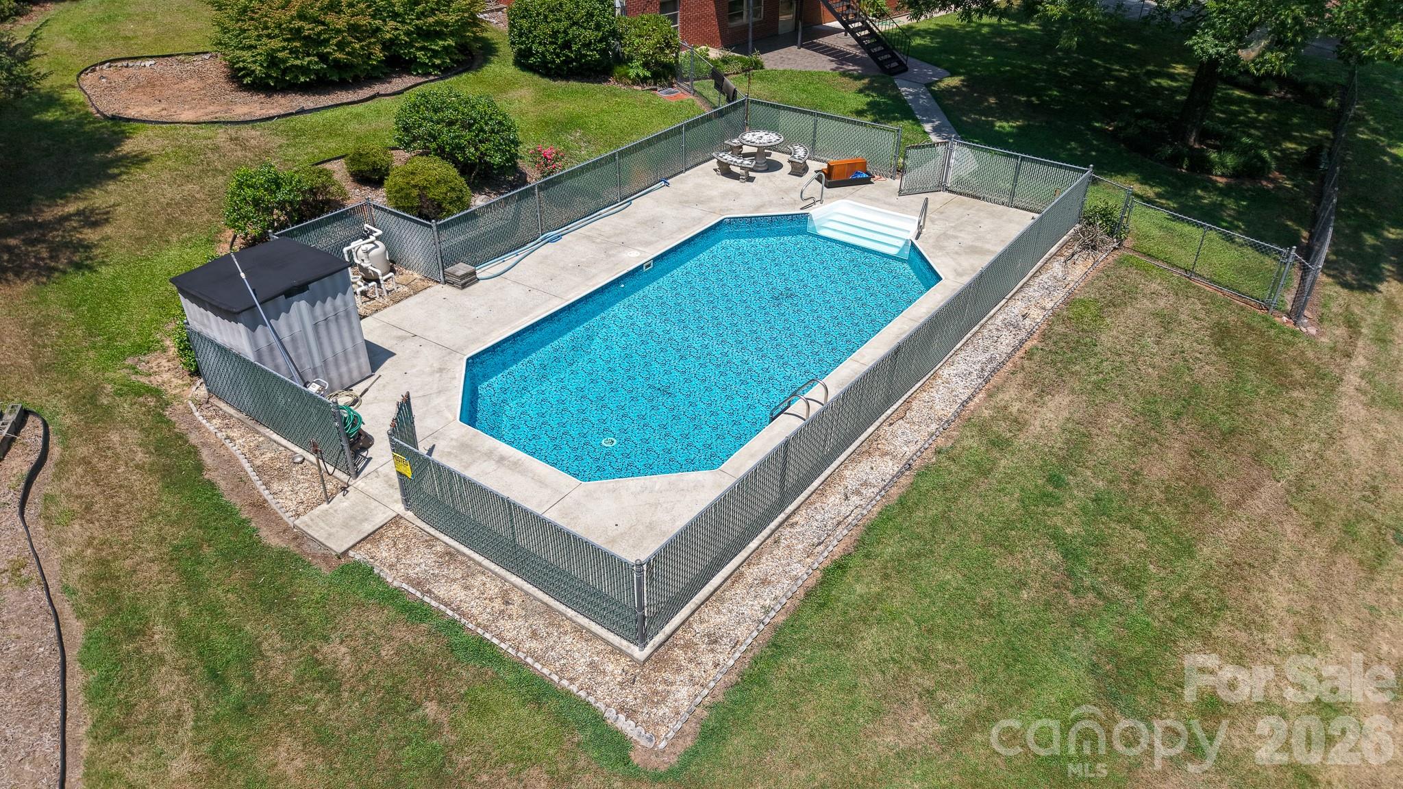 390 Airport Road Property Photo 3