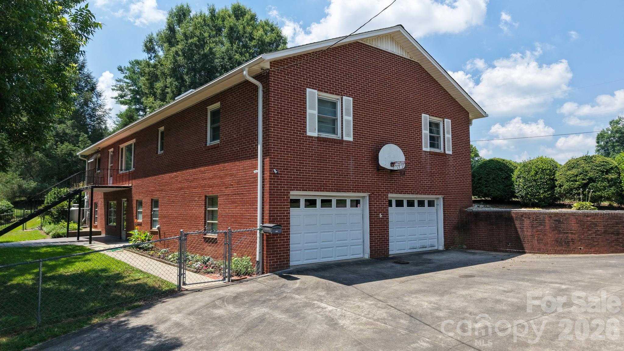 390 Airport Road Property Photo 16