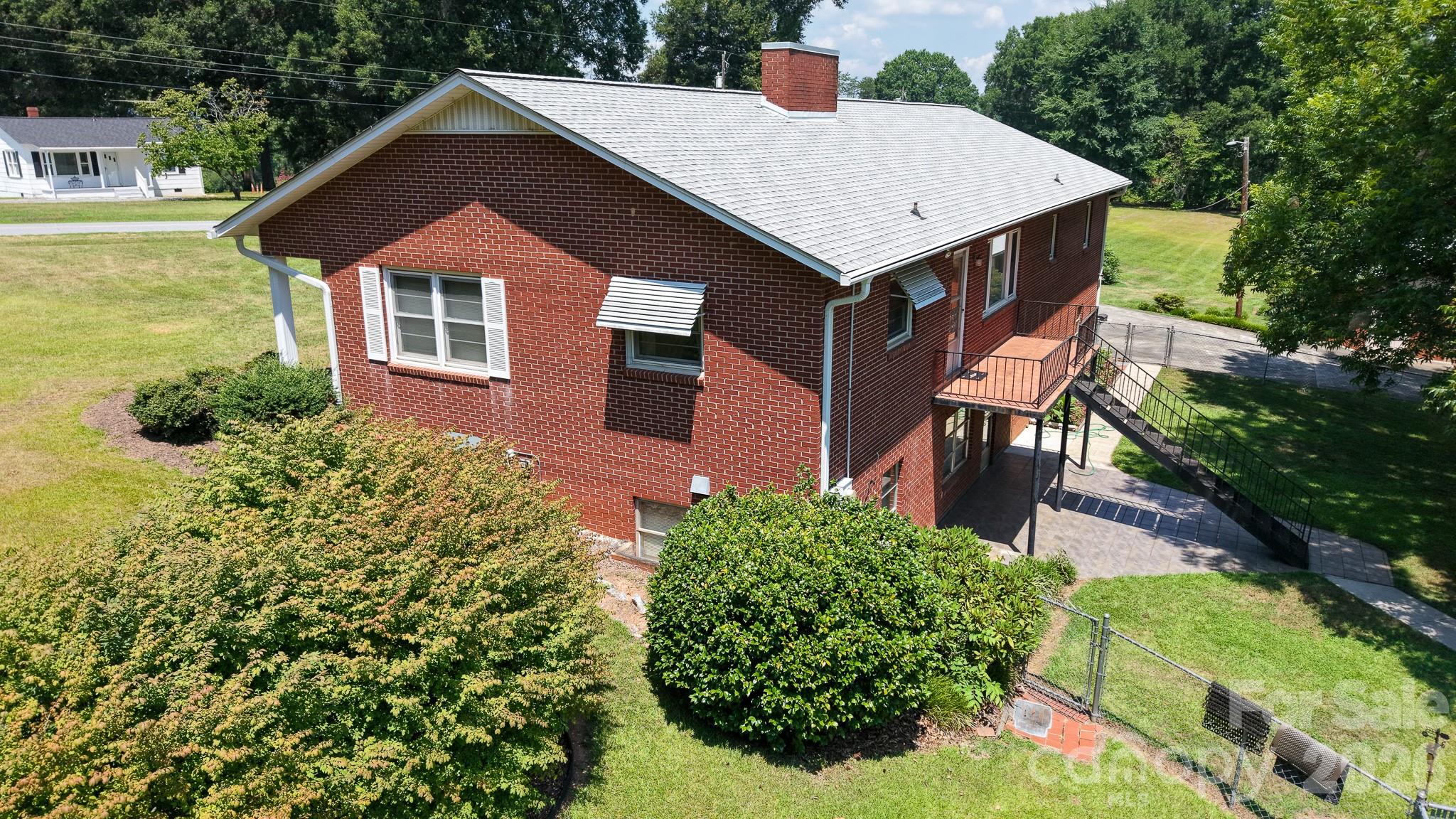 390 Airport Road Property Photo 17