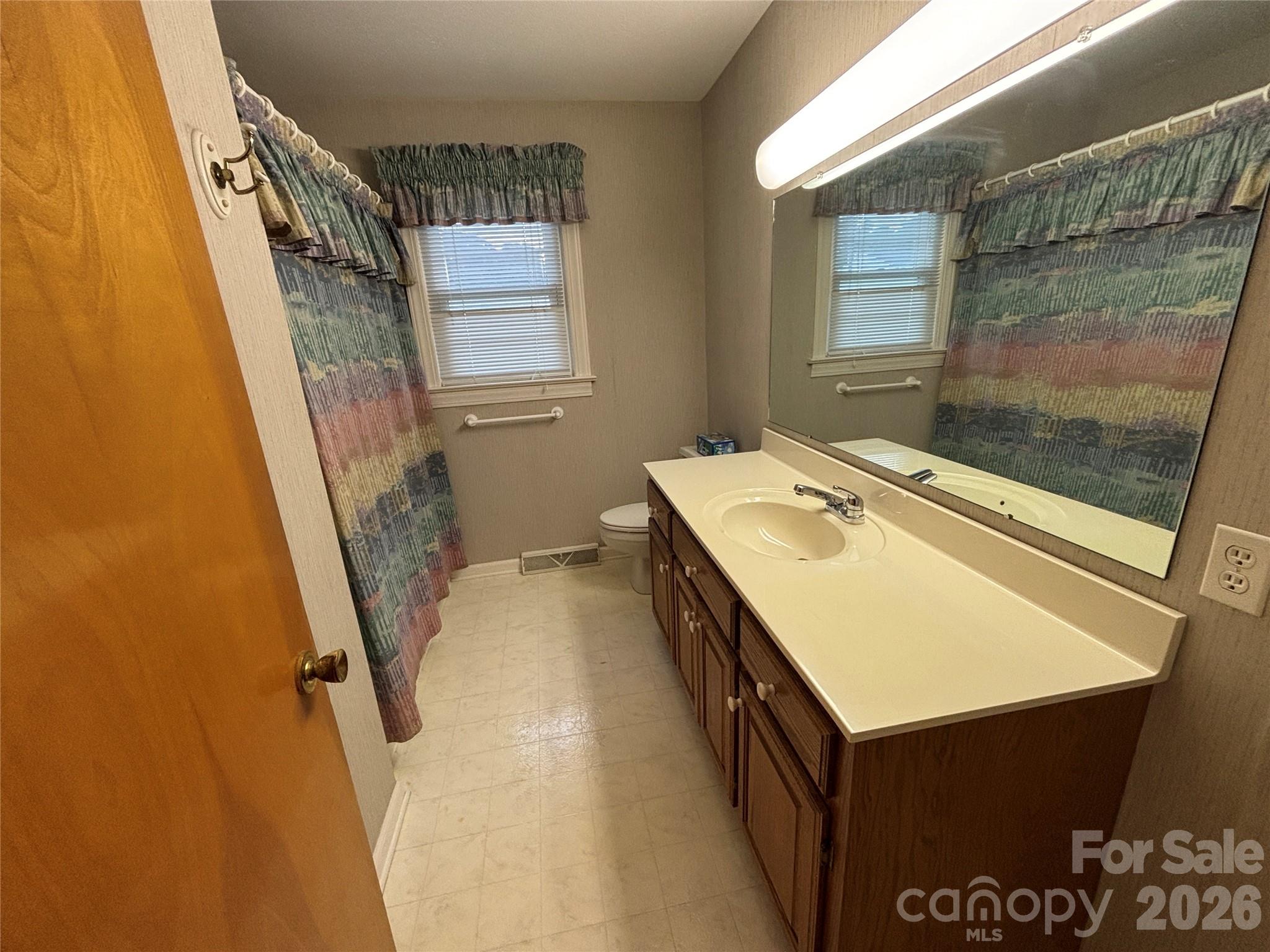 390 Airport Road Property Photo 26