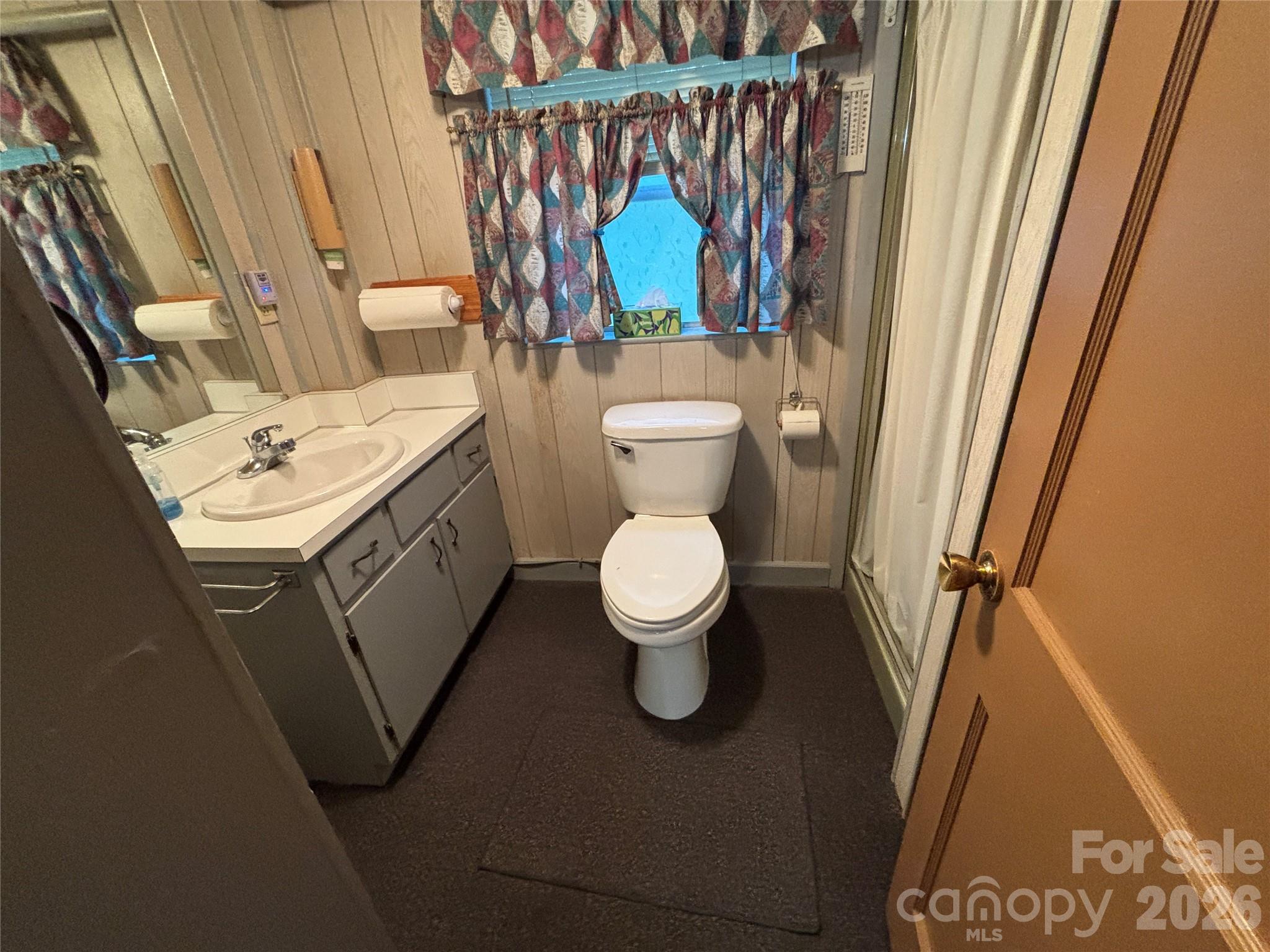 390 Airport Road Property Photo 33