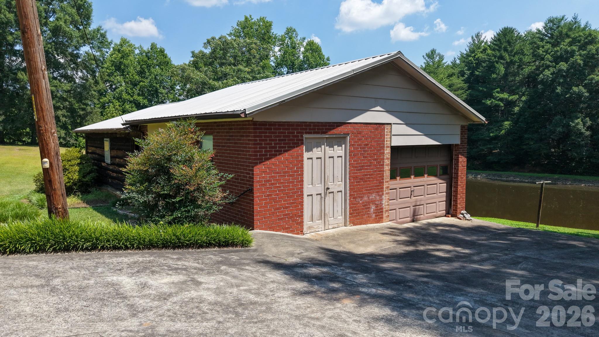 390 Airport Road Property Photo 35