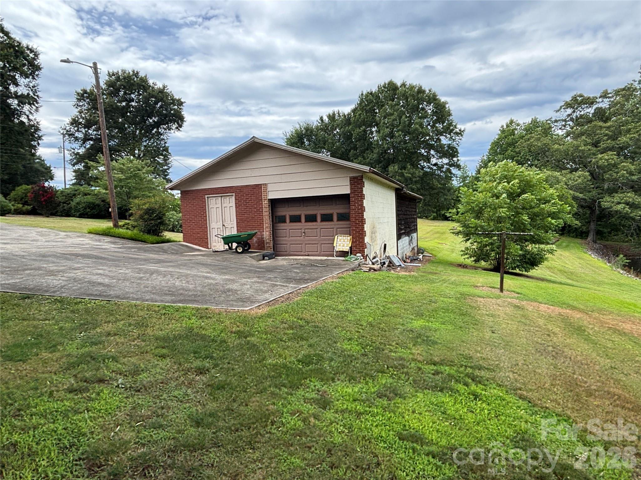 390 Airport Road Property Photo 36