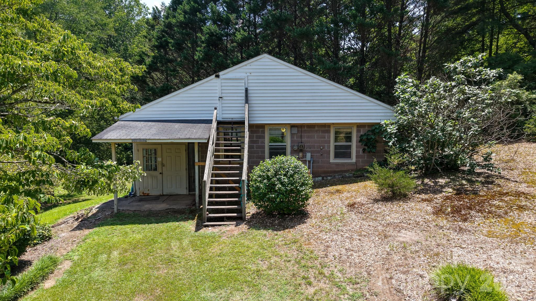 390 Airport Road Property Photo 40