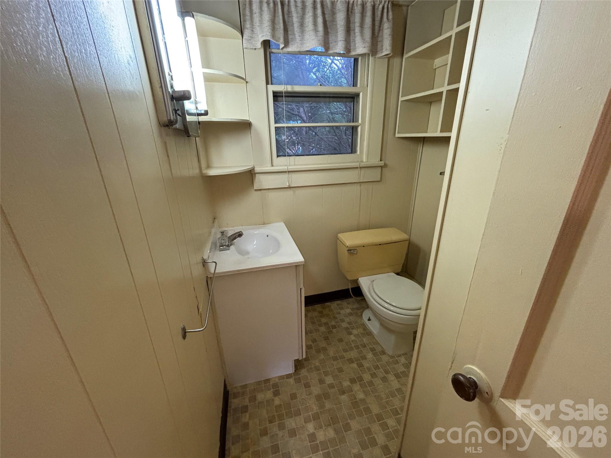 390 Airport Road Property Photo 41