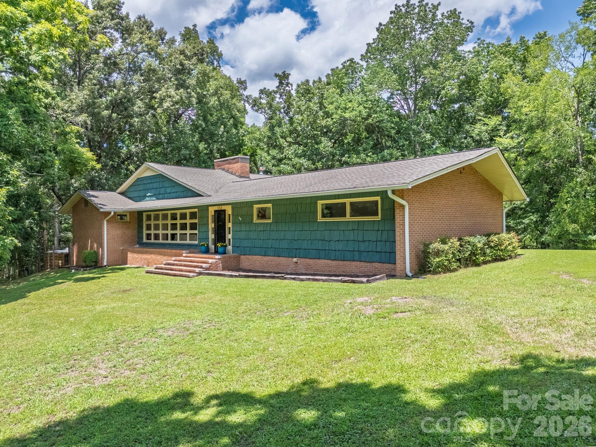 112 Crestwood Circle Property Photo 1