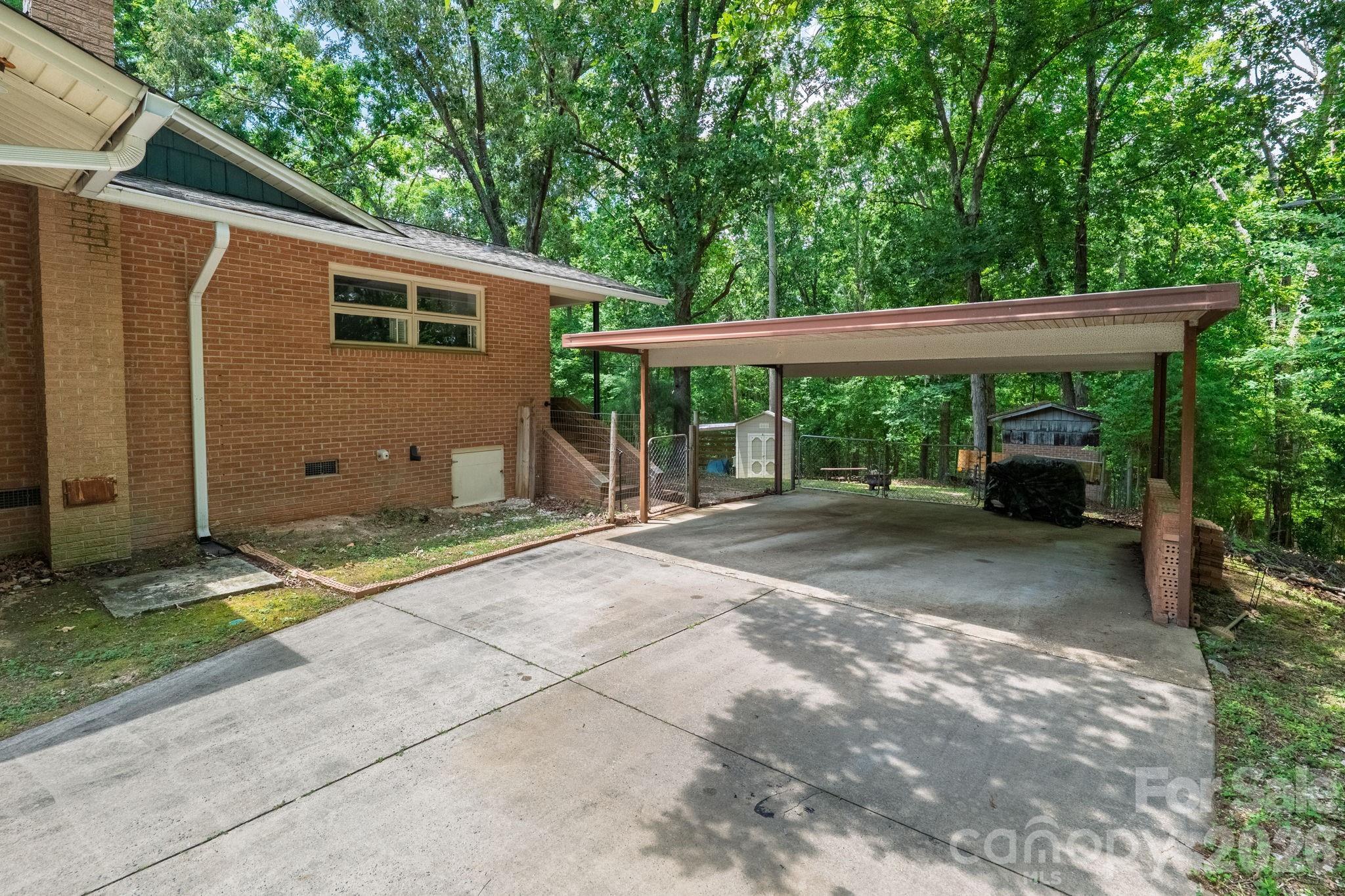 112 Crestwood Circle Property Photo 36