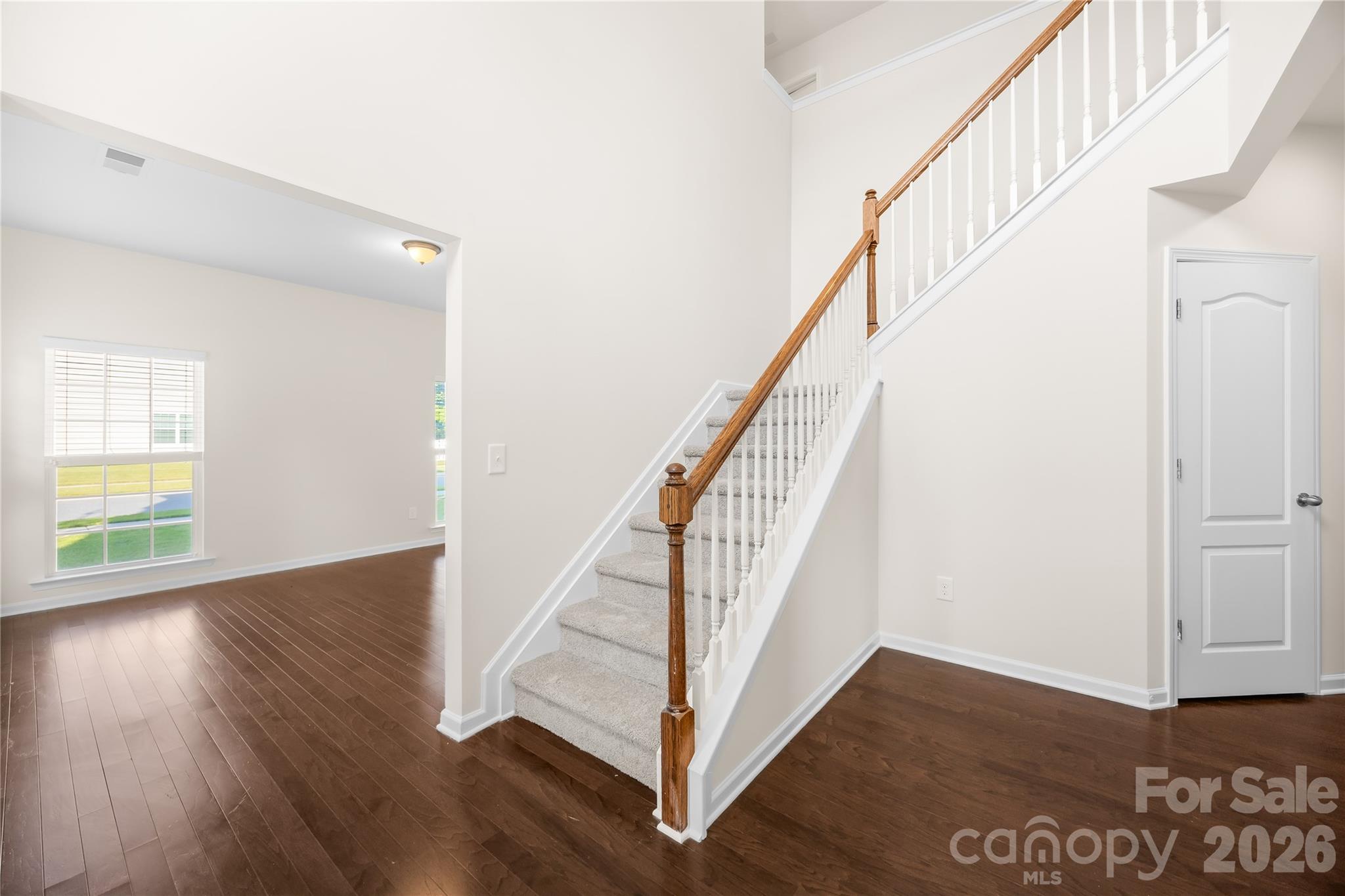 8862 Amazing Court Property Photo 6
