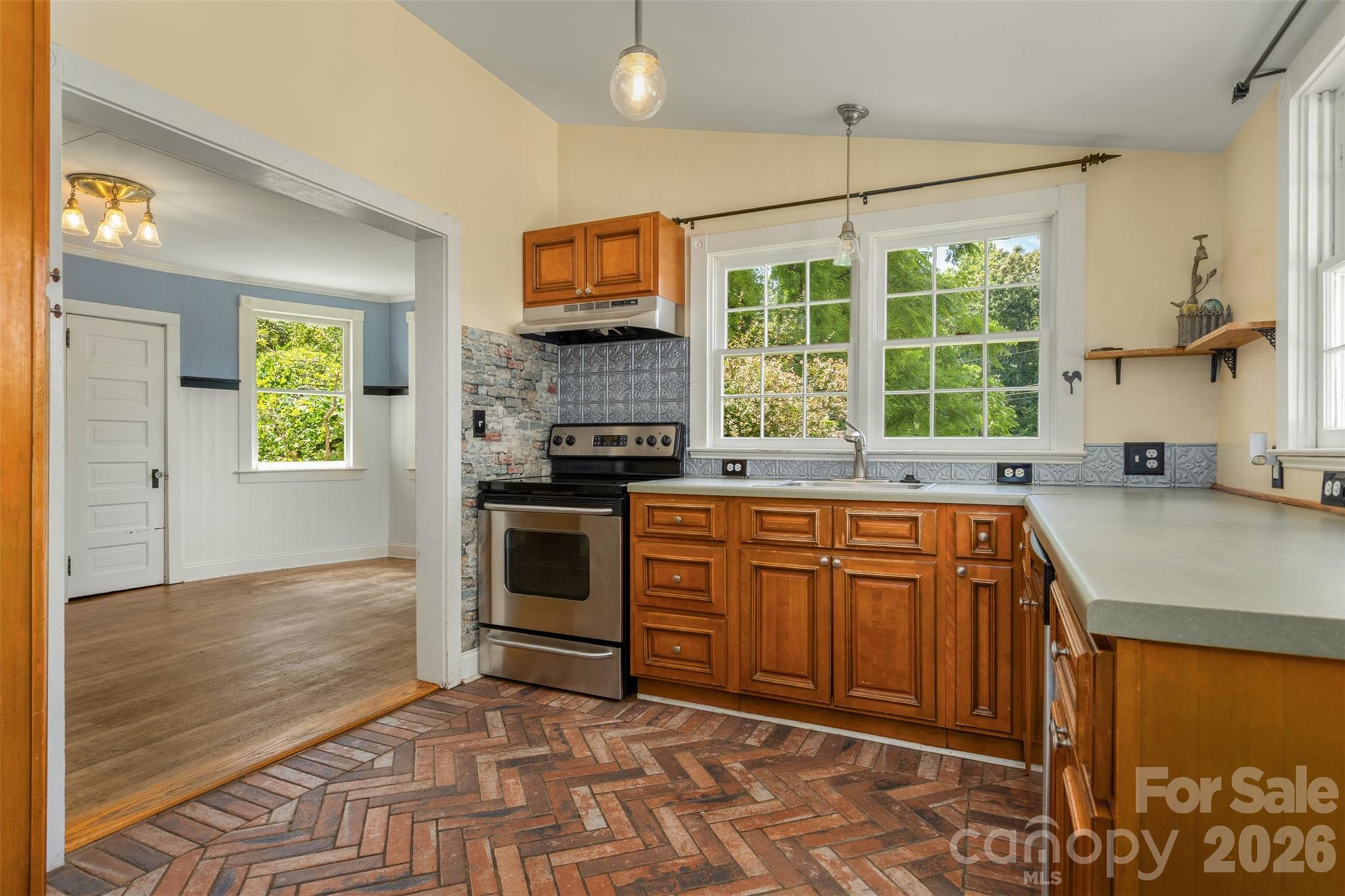 100 Cannon Drive Property Photo 2