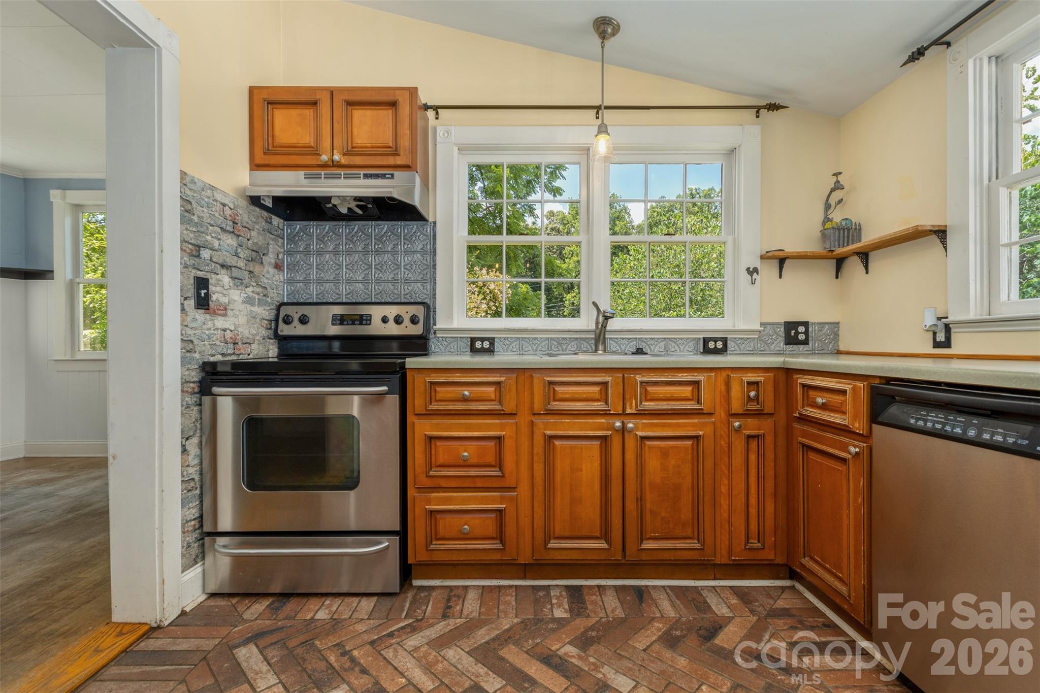 100 Cannon Drive Property Photo 7