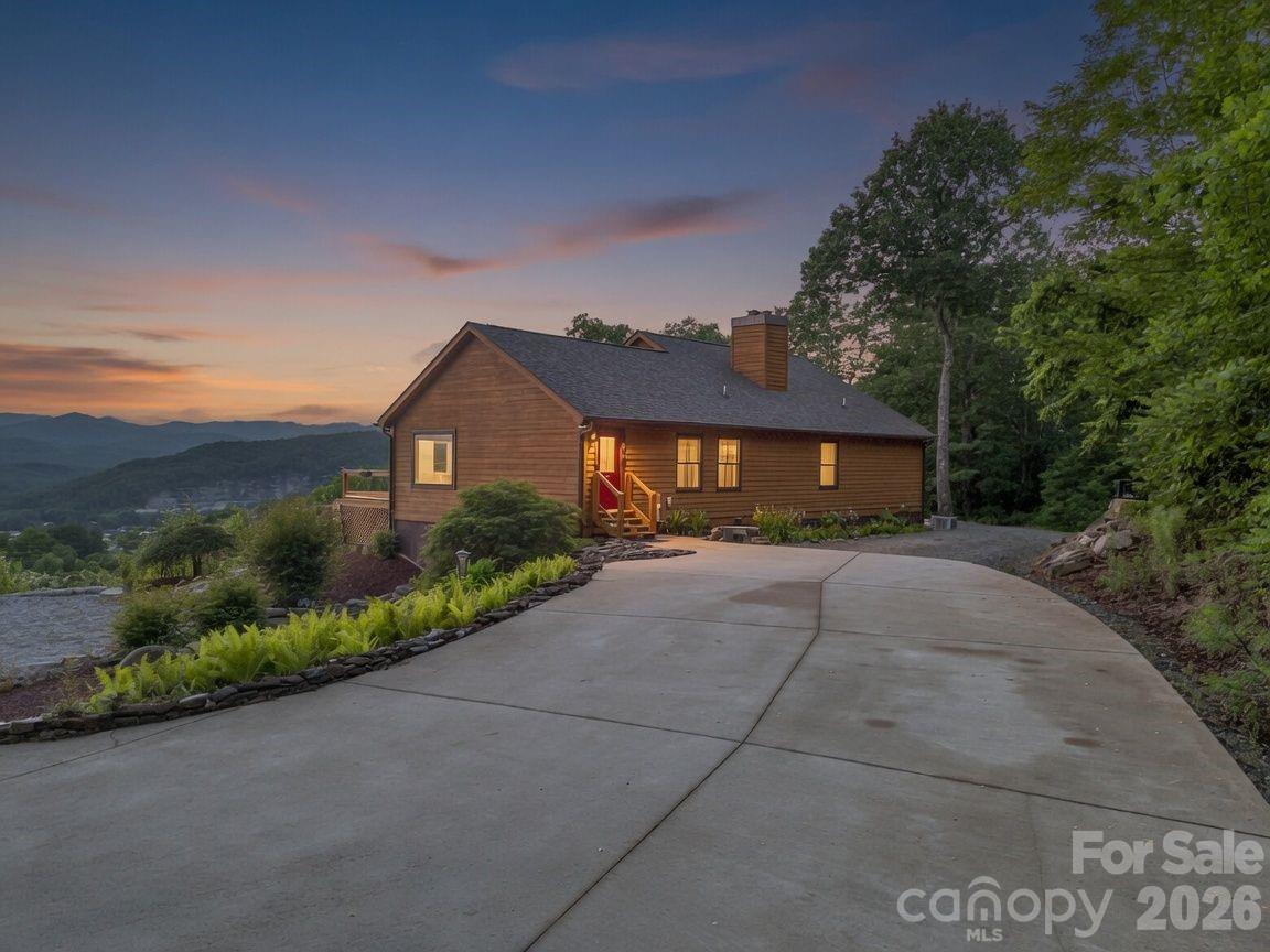 1025 Jeter Mountain Road Property Photo 2