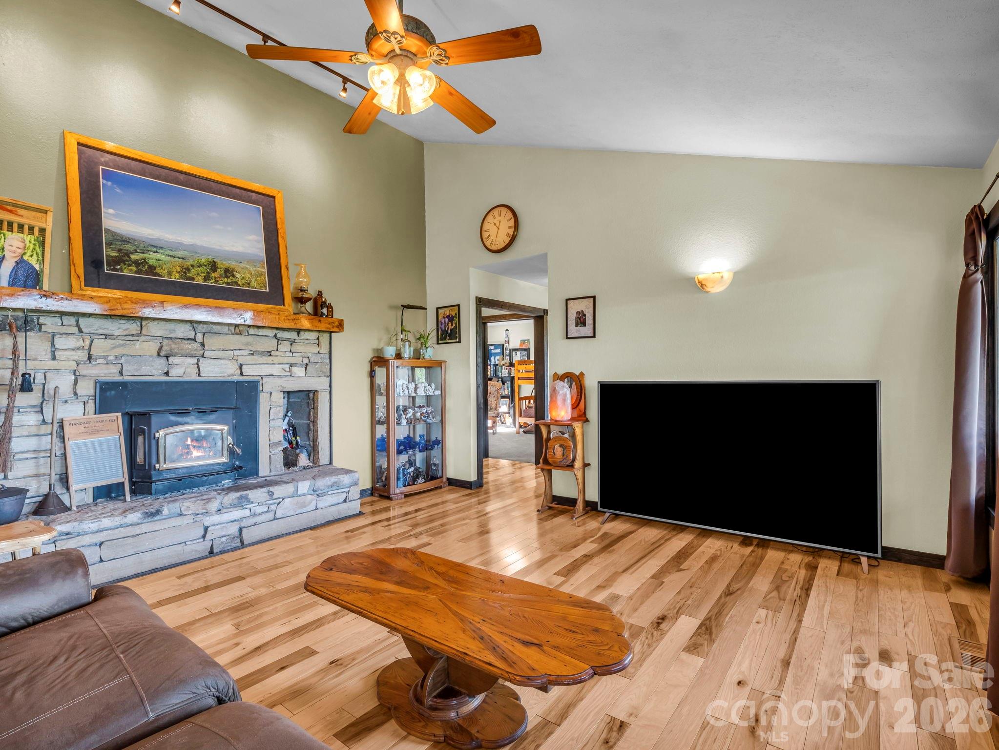 1025 Jeter Mountain Road Property Photo 9