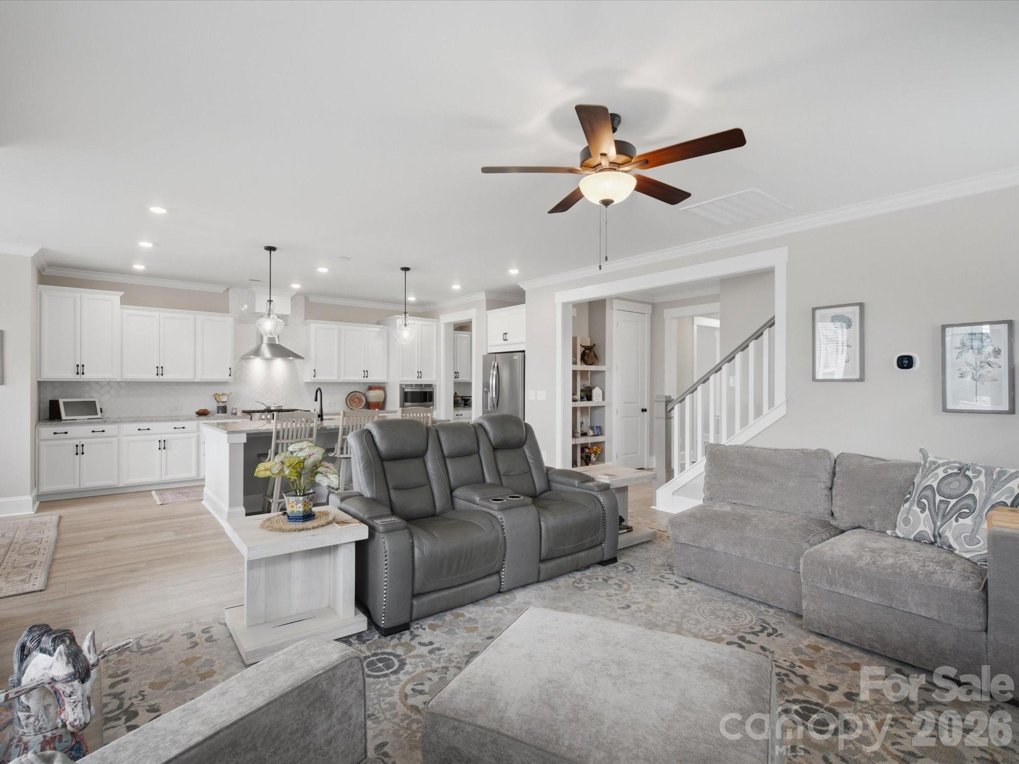 364 Luray Way Property Photo 12