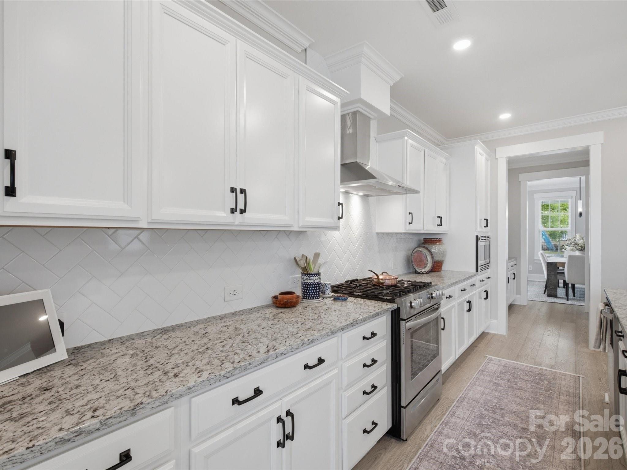 364 Luray Way Property Photo 16