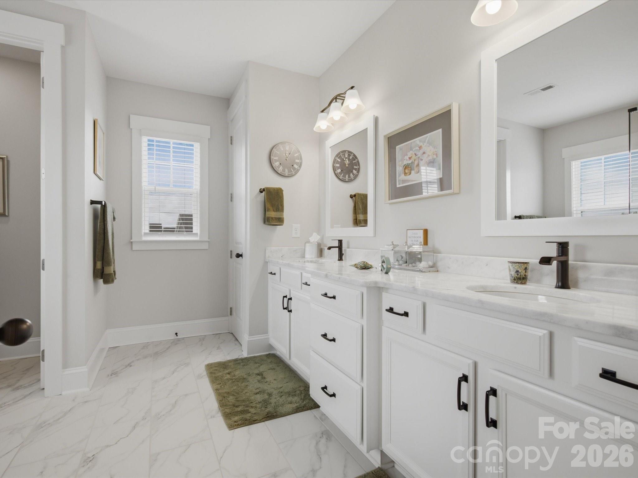 364 Luray Way Property Photo 23