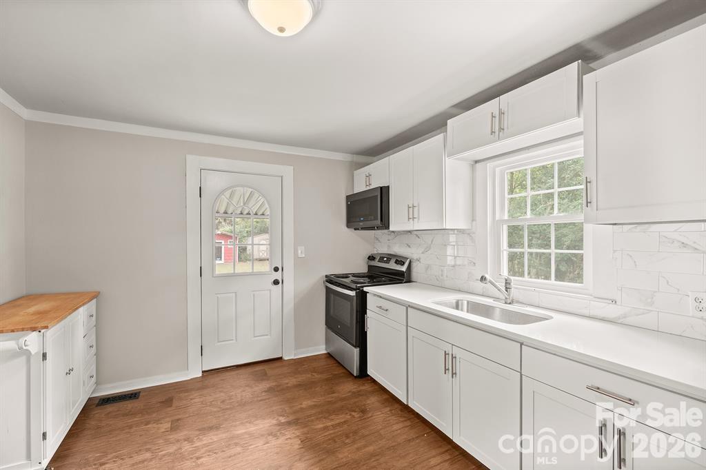 215 Keels Avenue Property Photo 9