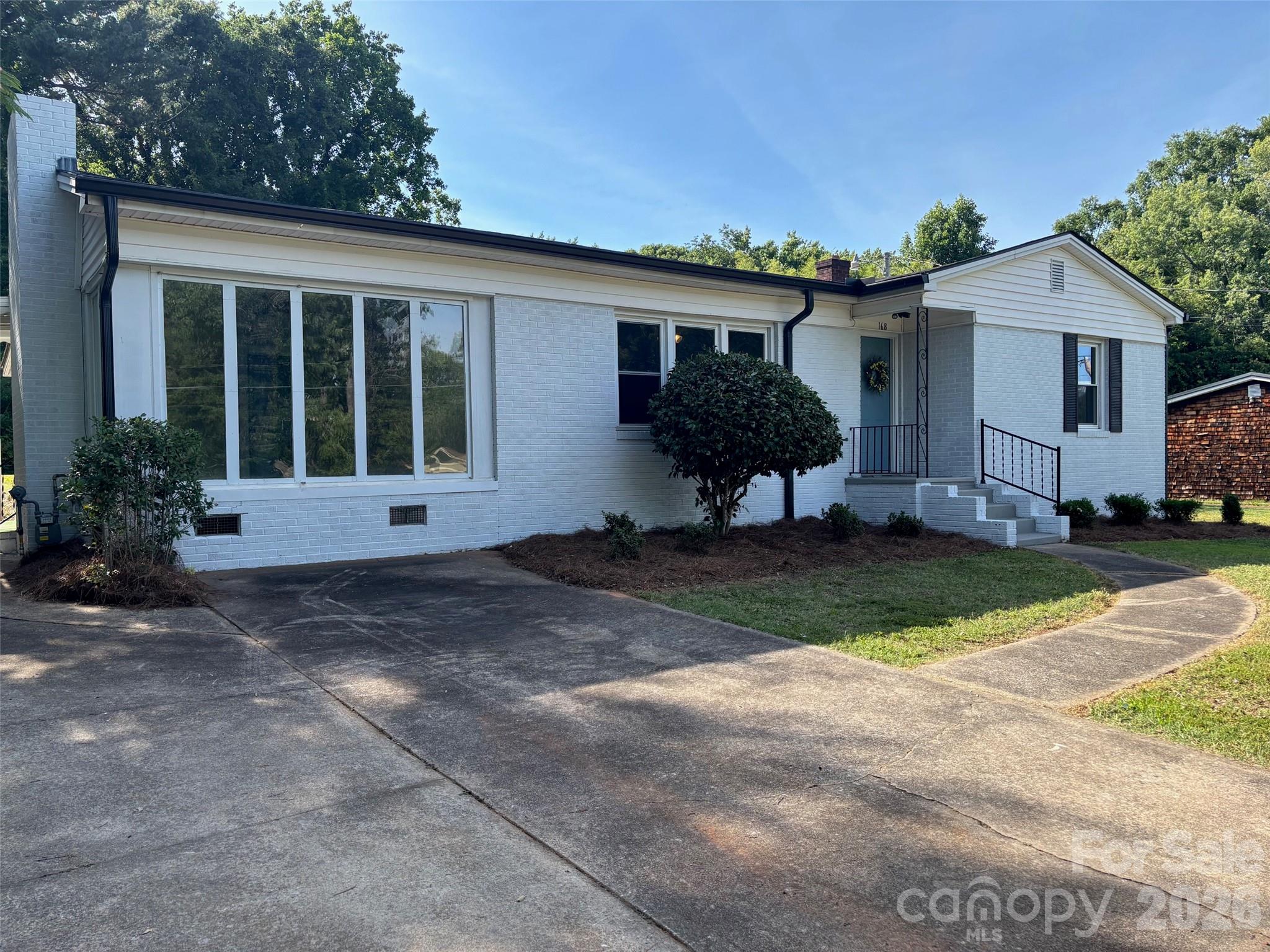 168 Collins Avenue Property Photo 2