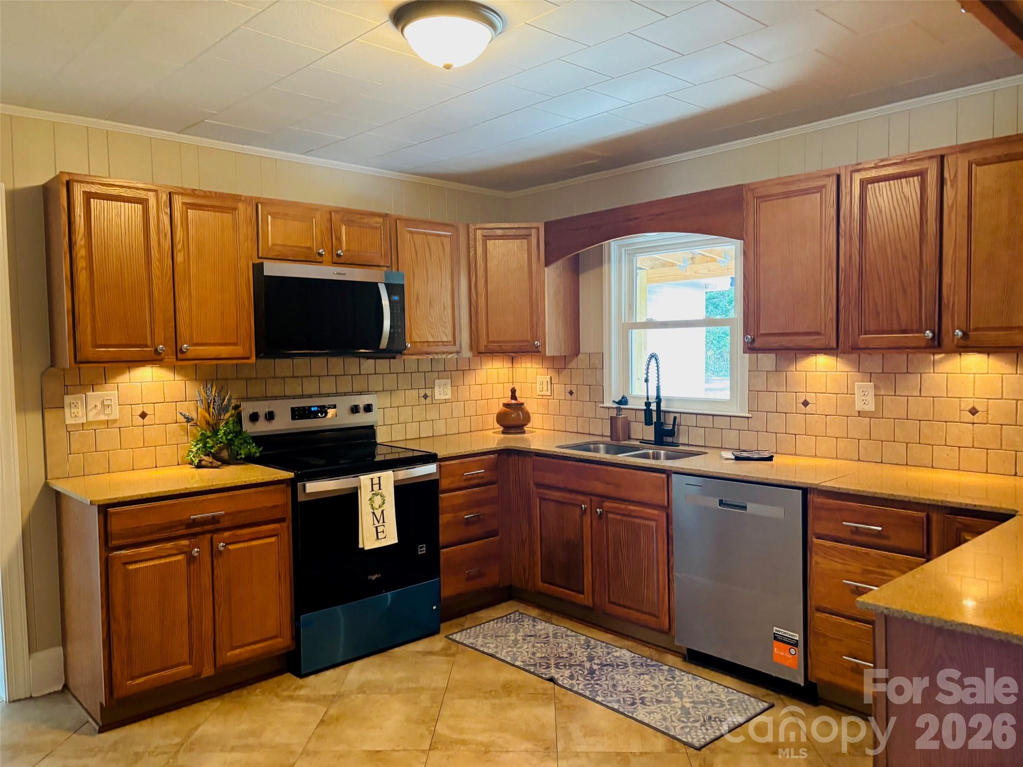 168 Collins Avenue Property Photo 10