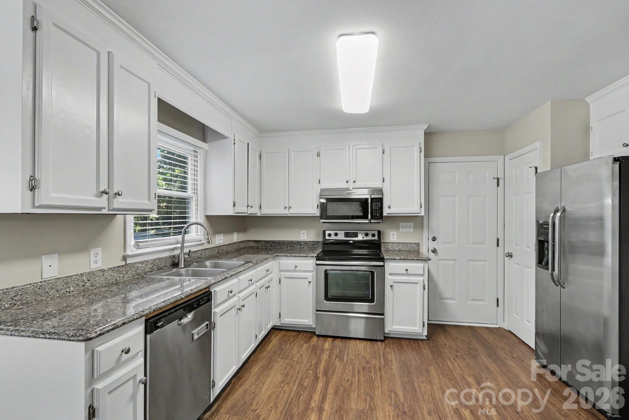 4719 Beech Crest Place Property Photo 7