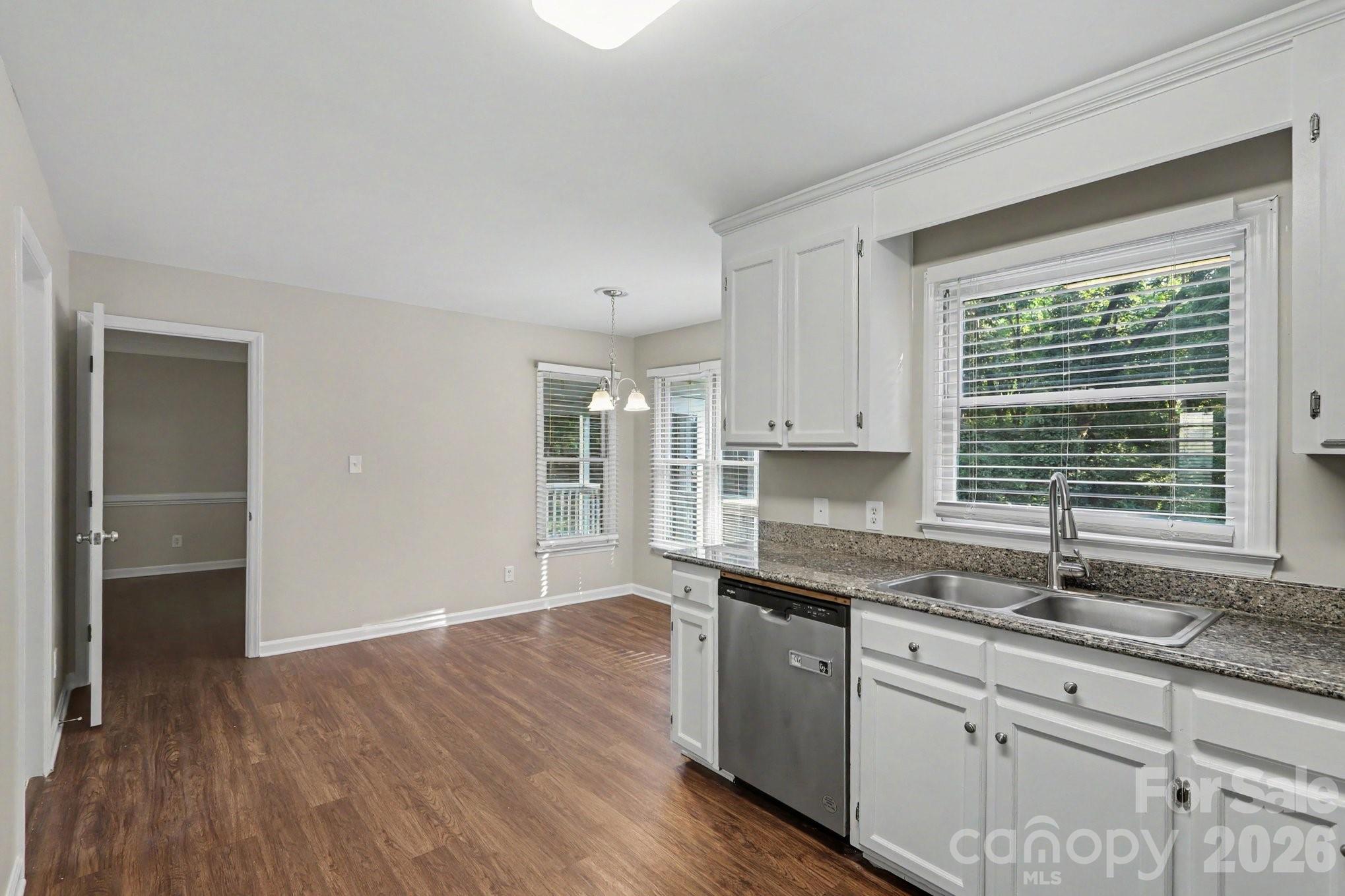 4719 Beech Crest Place Property Photo 8
