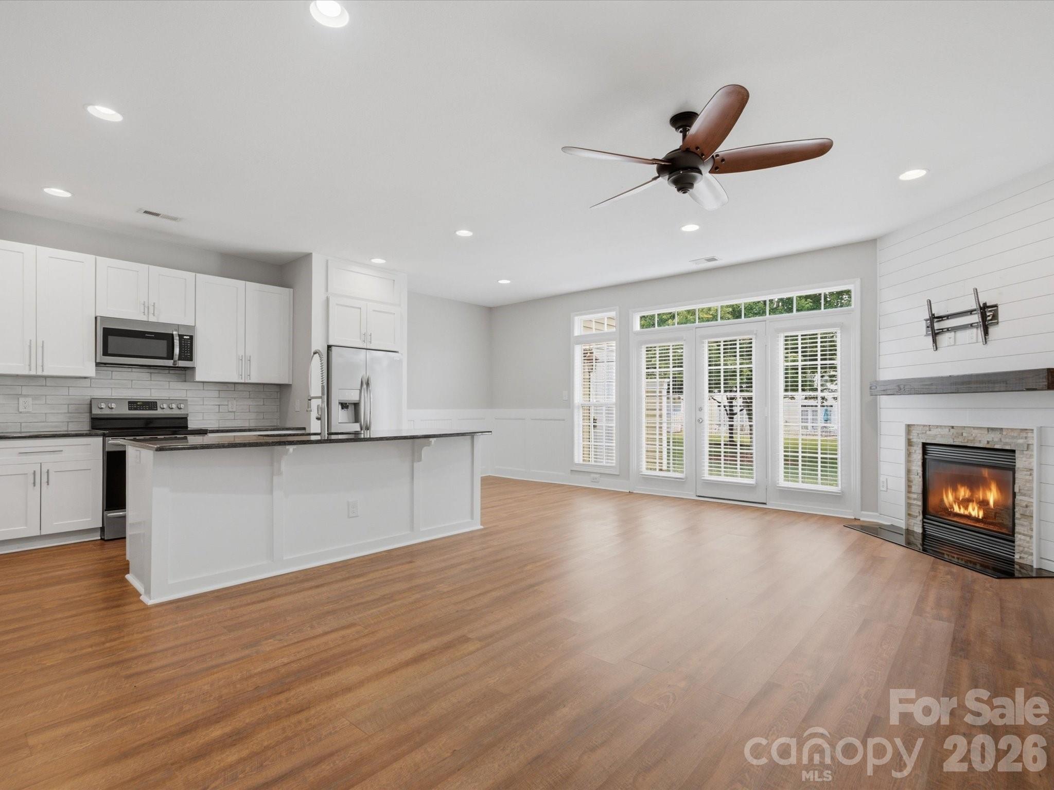 4011 Abbotsbury Drive Property Photo 4