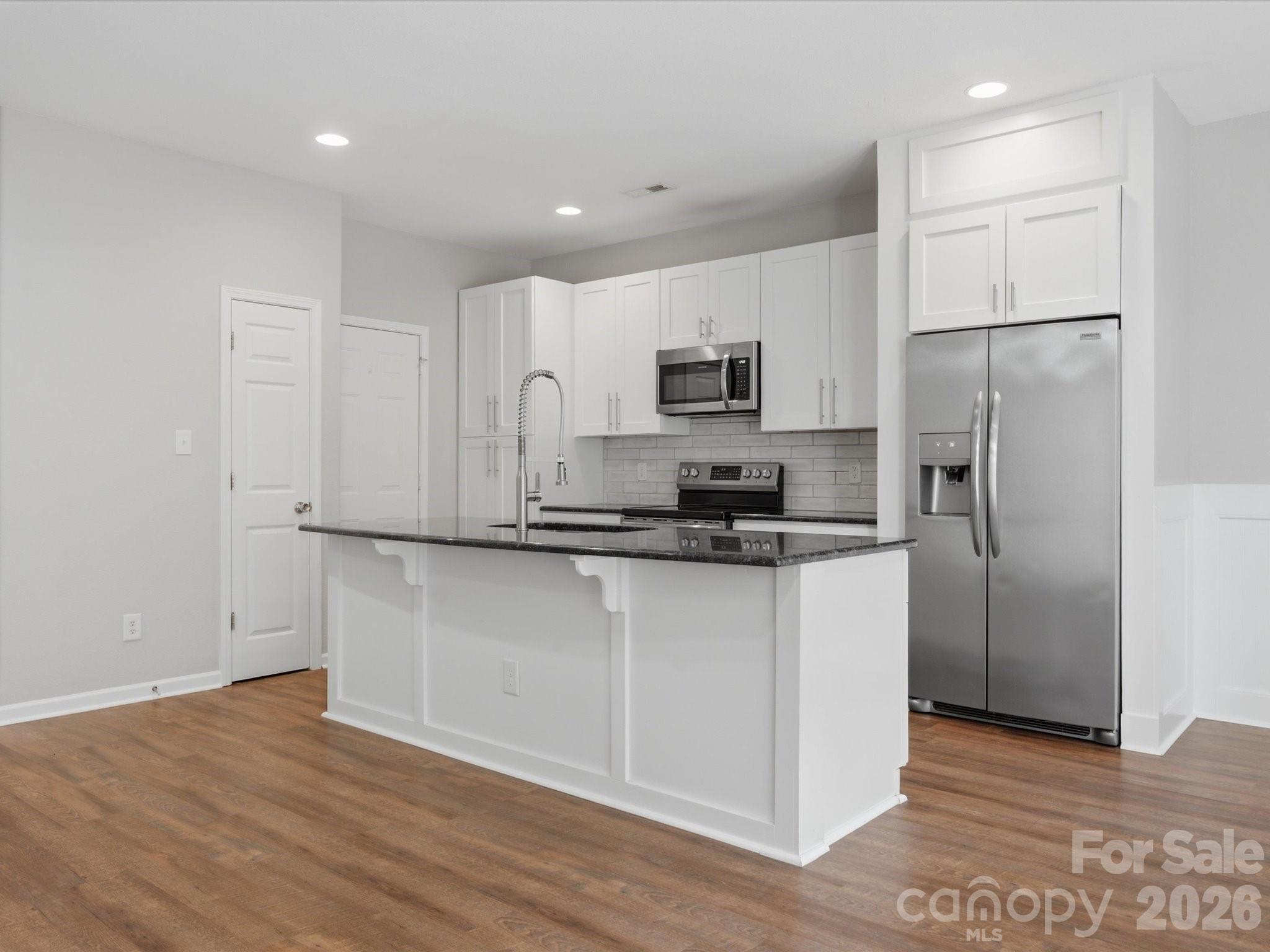 4011 Abbotsbury Drive Property Photo 6