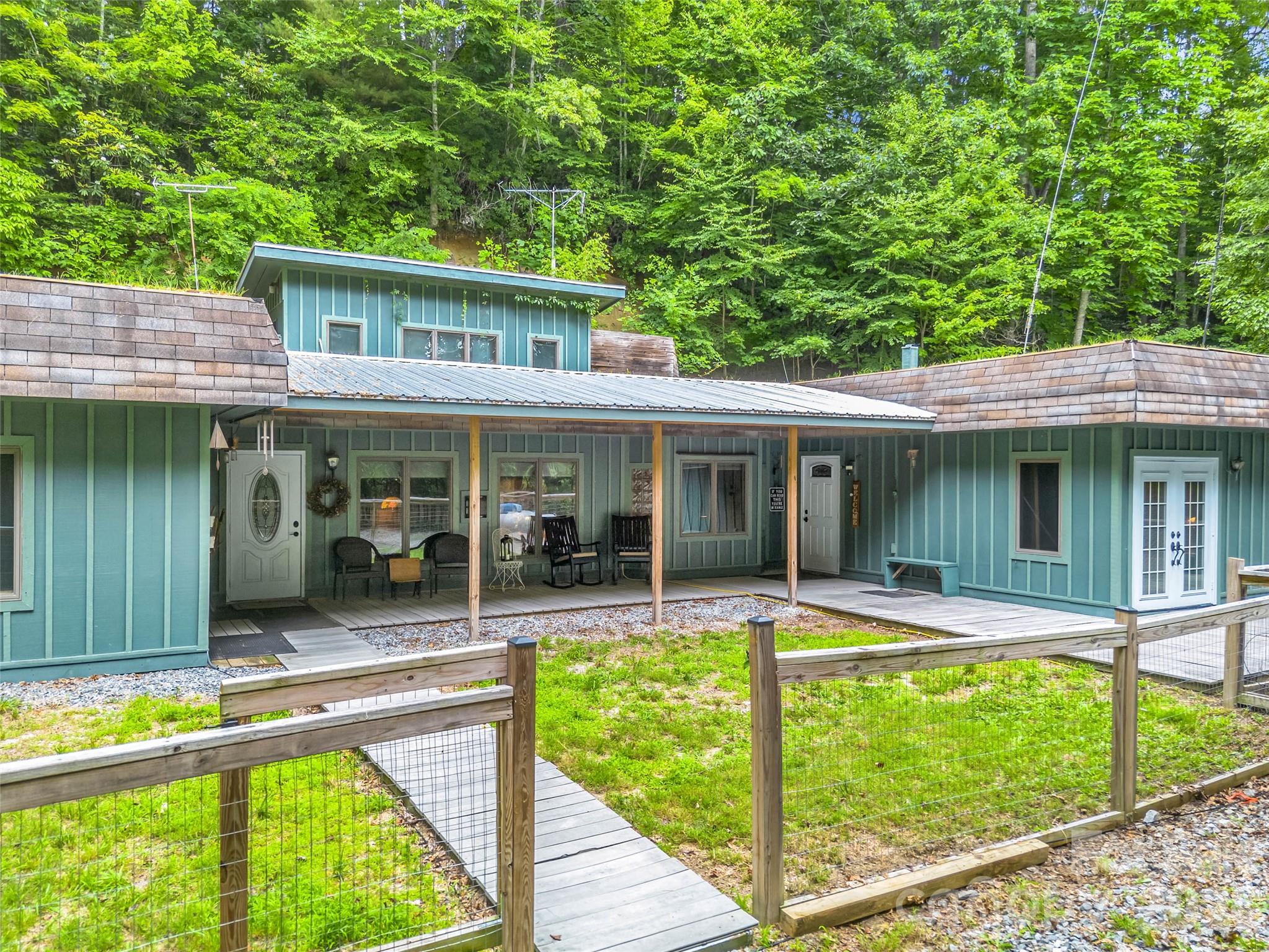 707 Cascade Trail Property Photo 3