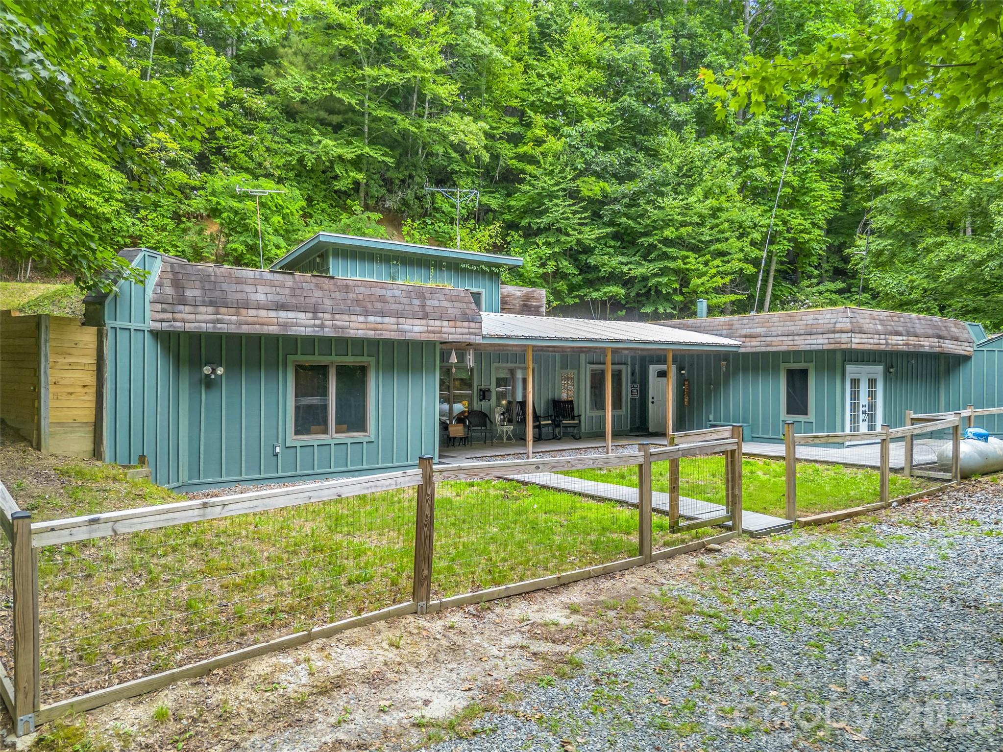 707 Cascade Trail Property Photo 4