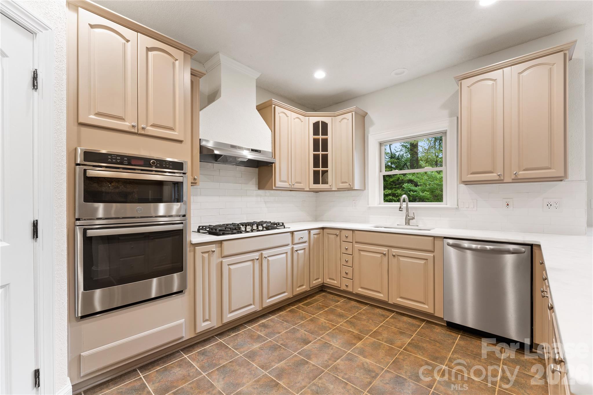 7307 Roseland Avenue Property Photo 9