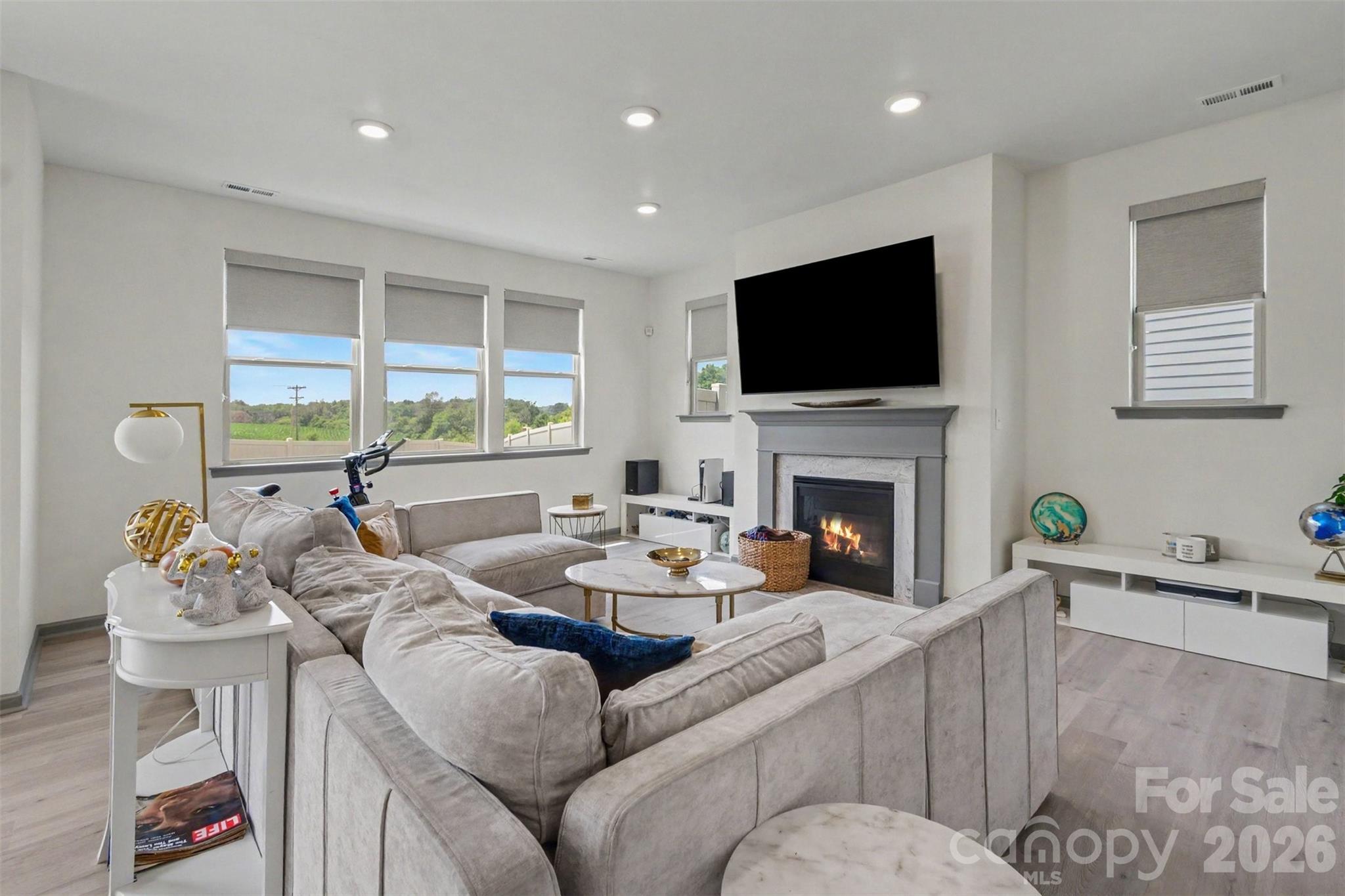 2055 Yearden Lane Property Photo 6