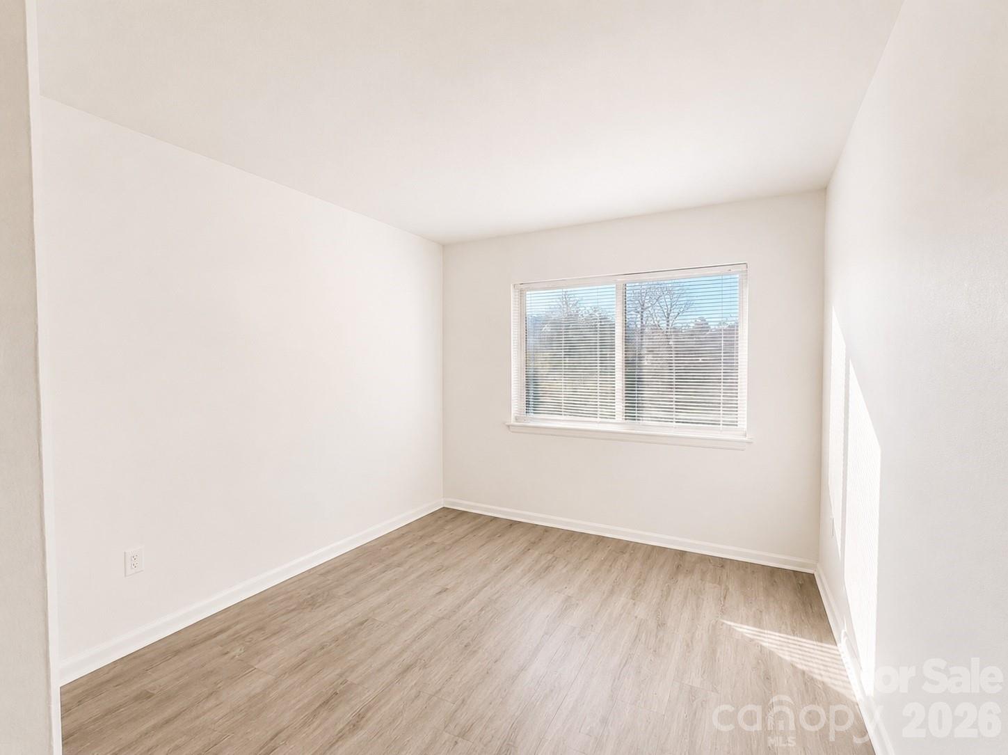 4822 Spring Lake Drive D Property Photo 5