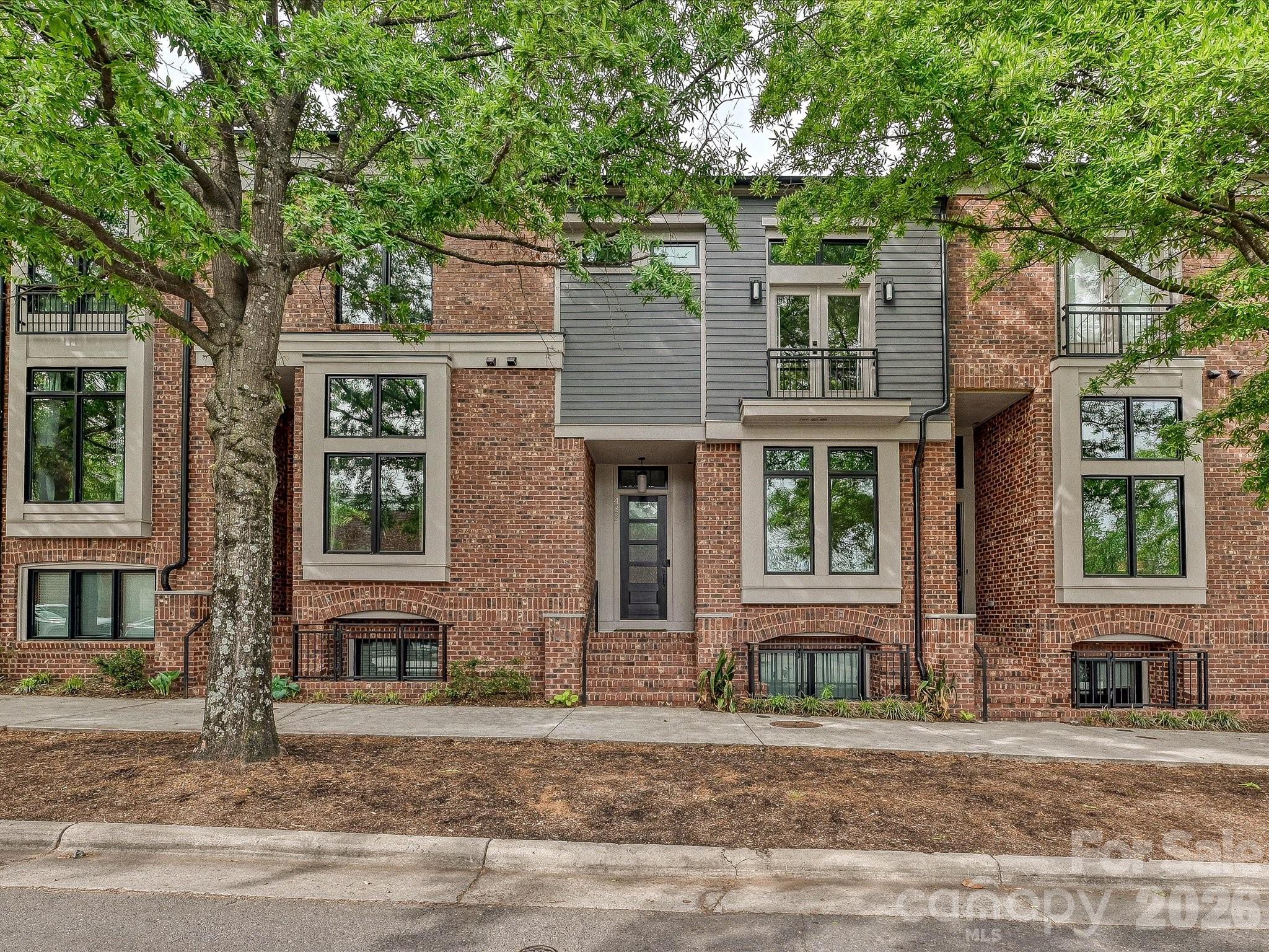 432 E 33rd Street Property Photo 2