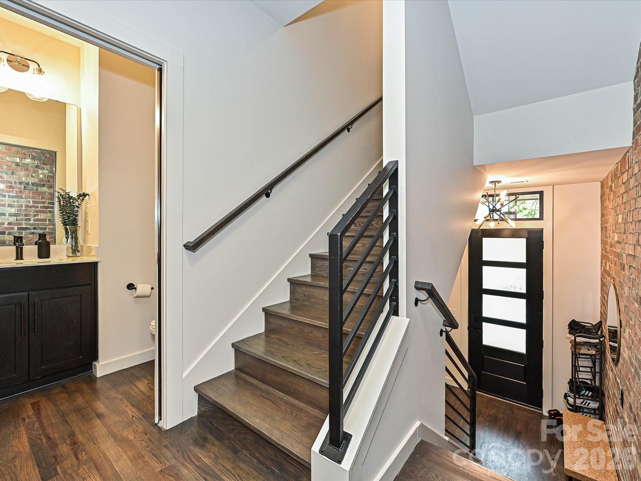 432 E 33rd Street Property Photo 12