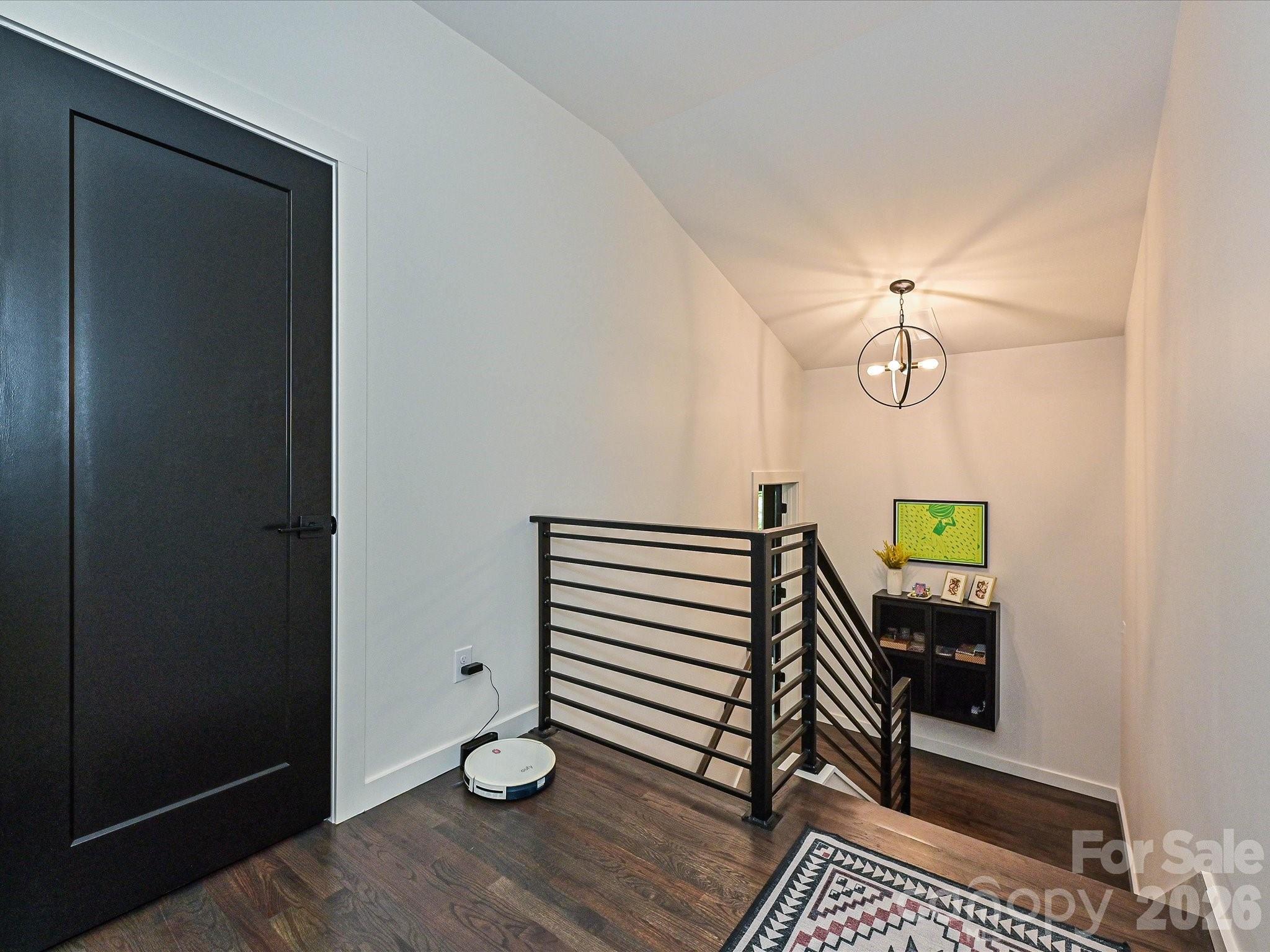 432 E 33rd Street Property Photo 15