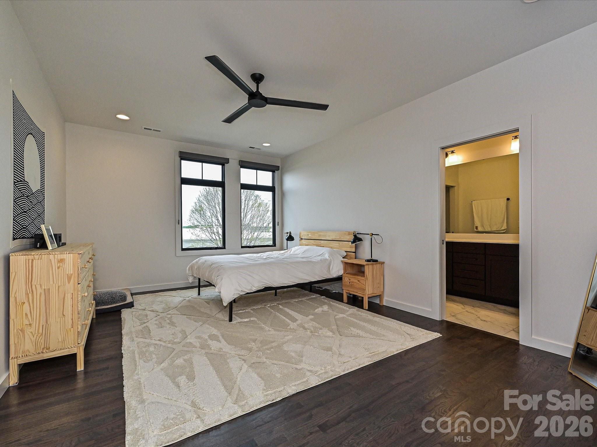 432 E 33rd Street Property Photo 16