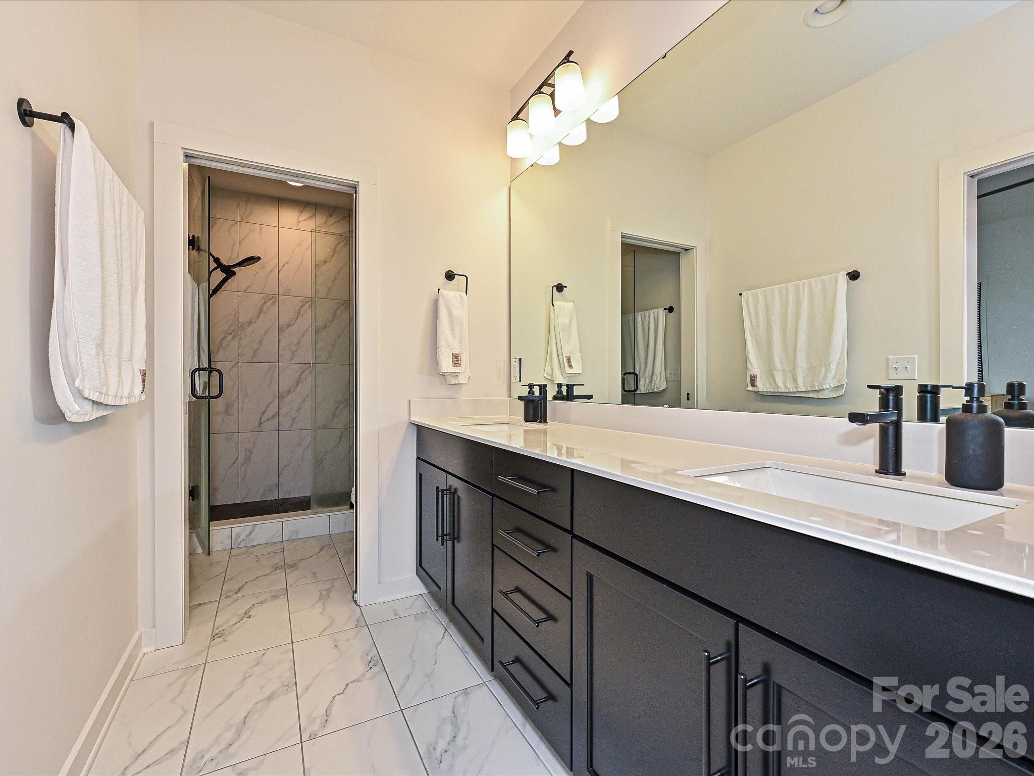 432 E 33rd Street Property Photo 17