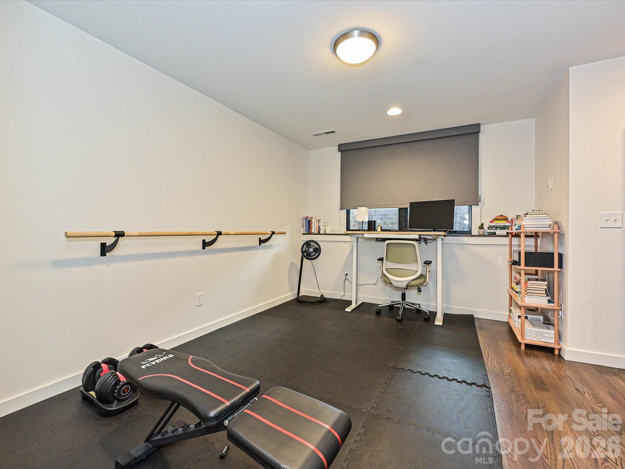432 E 33rd Street Property Photo 18