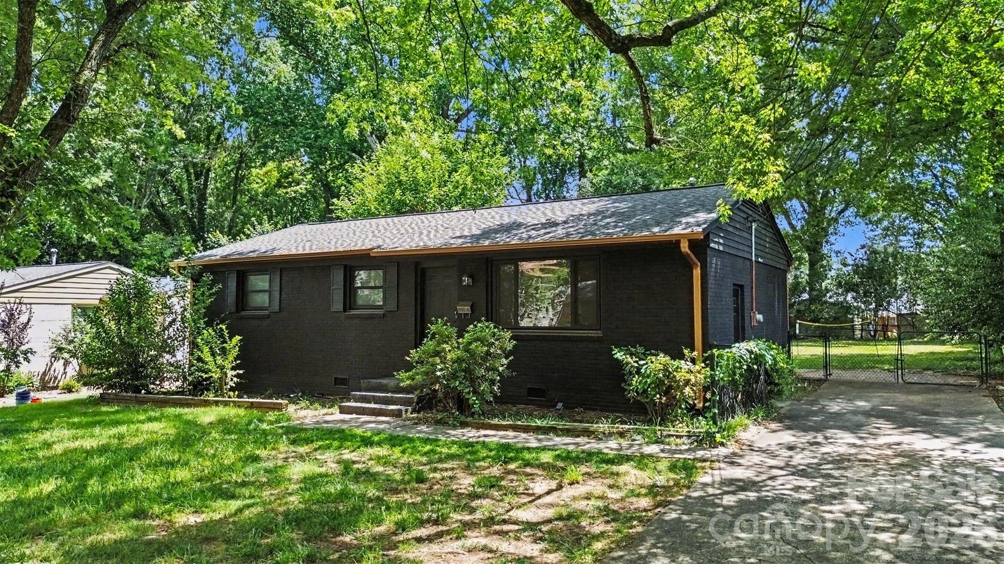 2616 Springway Drive Property Photo 1