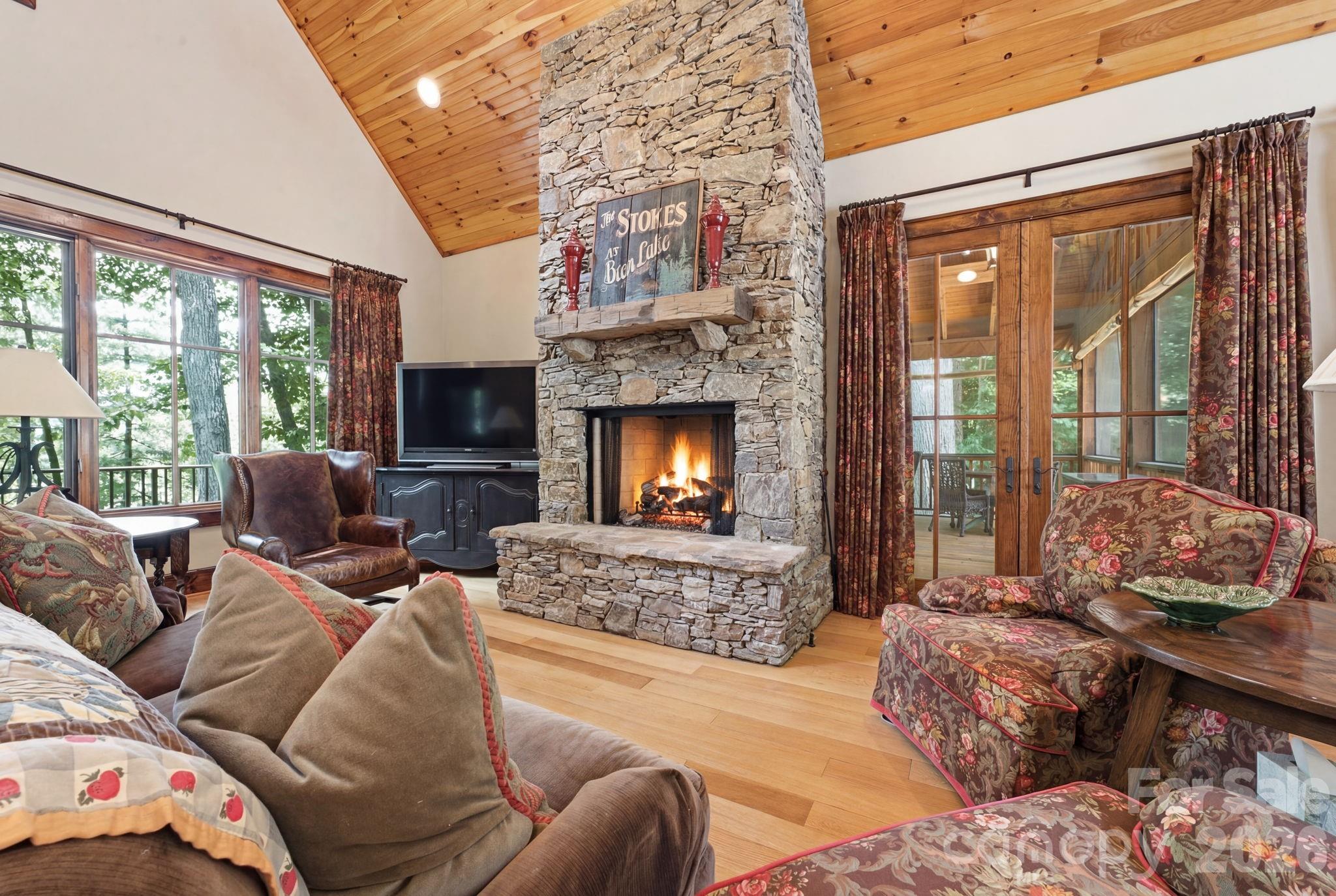 185 Songcatcher Court Property Photo 4