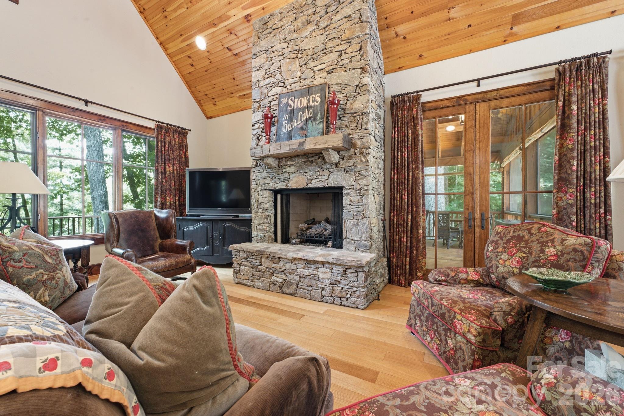 185 Songcatcher Court Property Photo 6