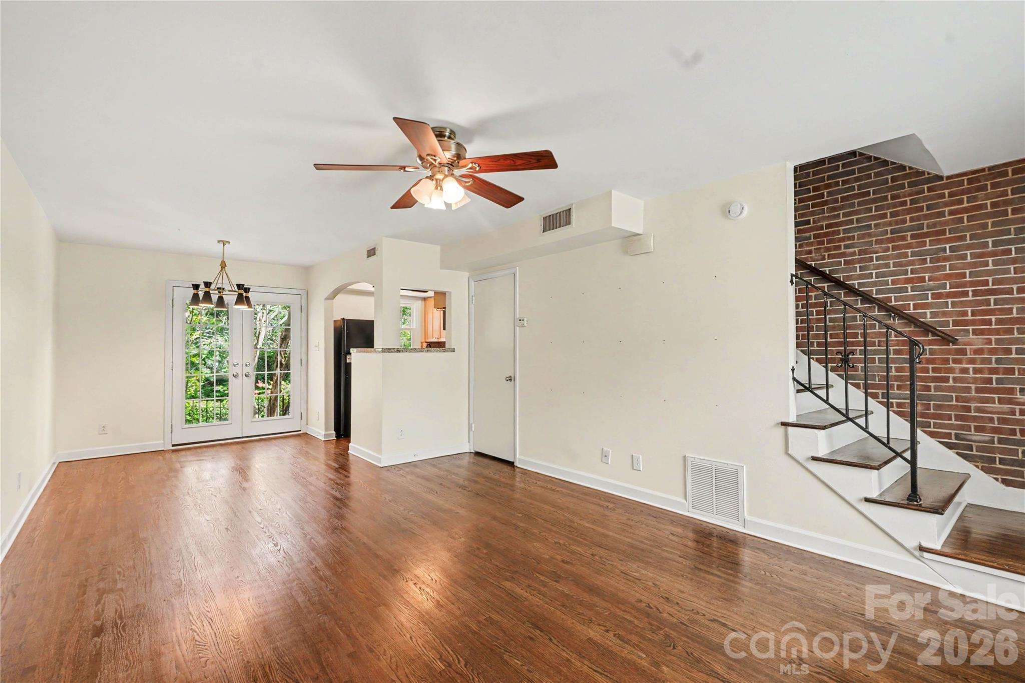 4333 Hathaway Street Property Photo 6