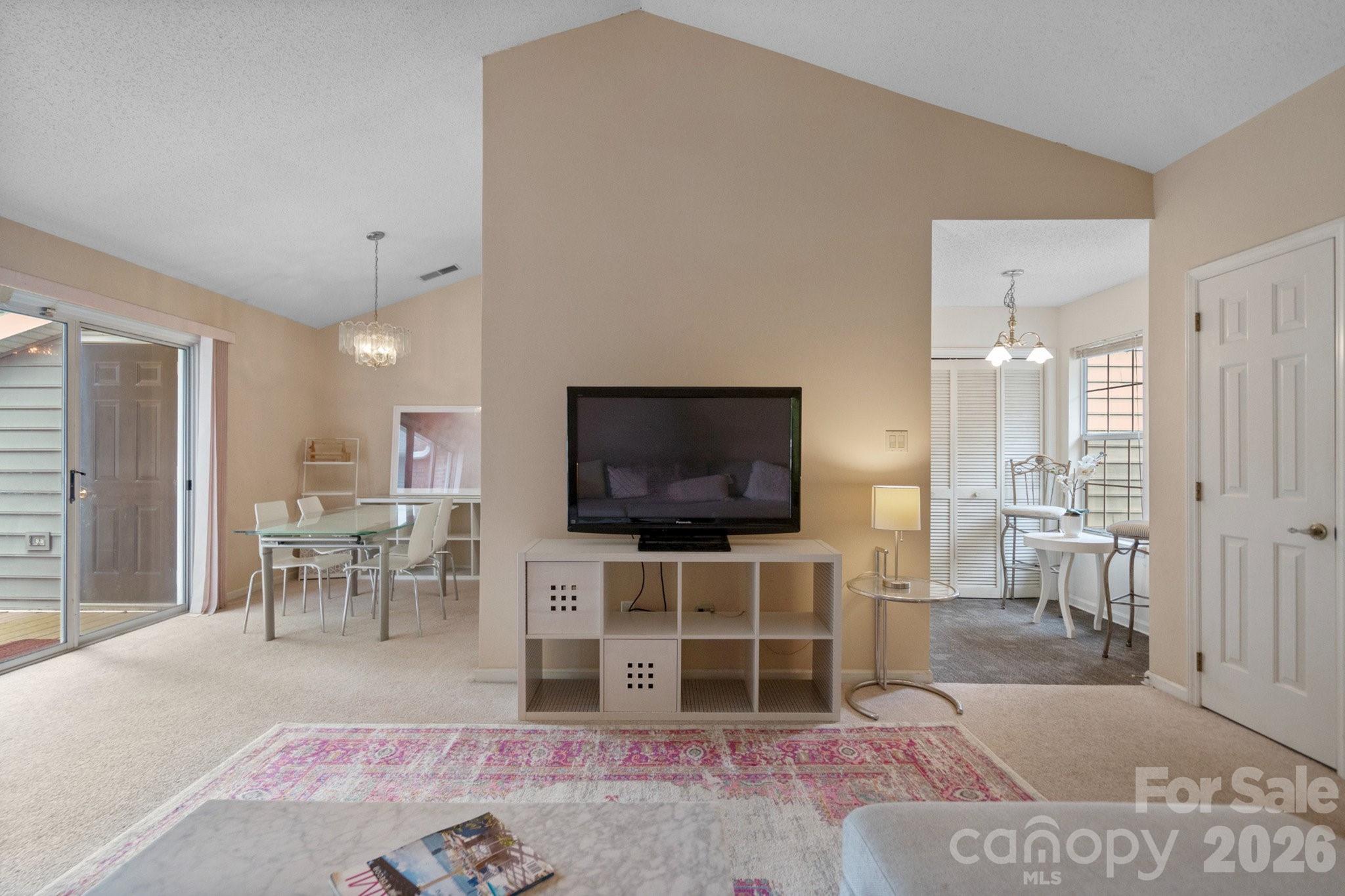 2834 Iron Gate Lane Property Photo 4