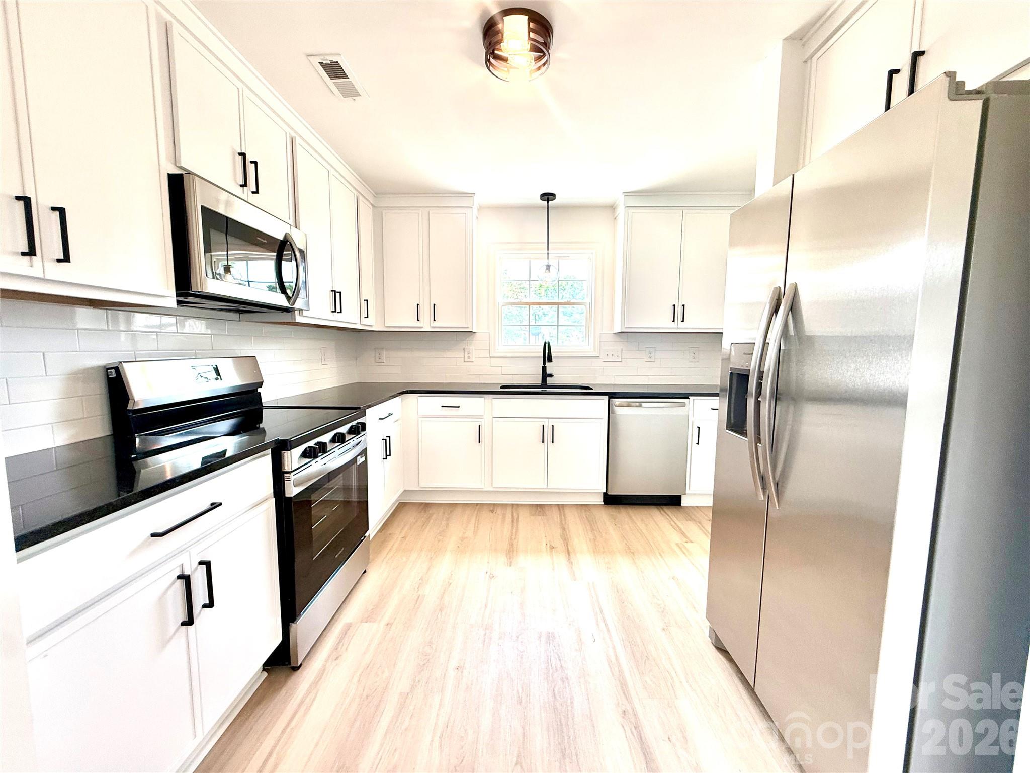 121 S Beaver Street Property Photo 8