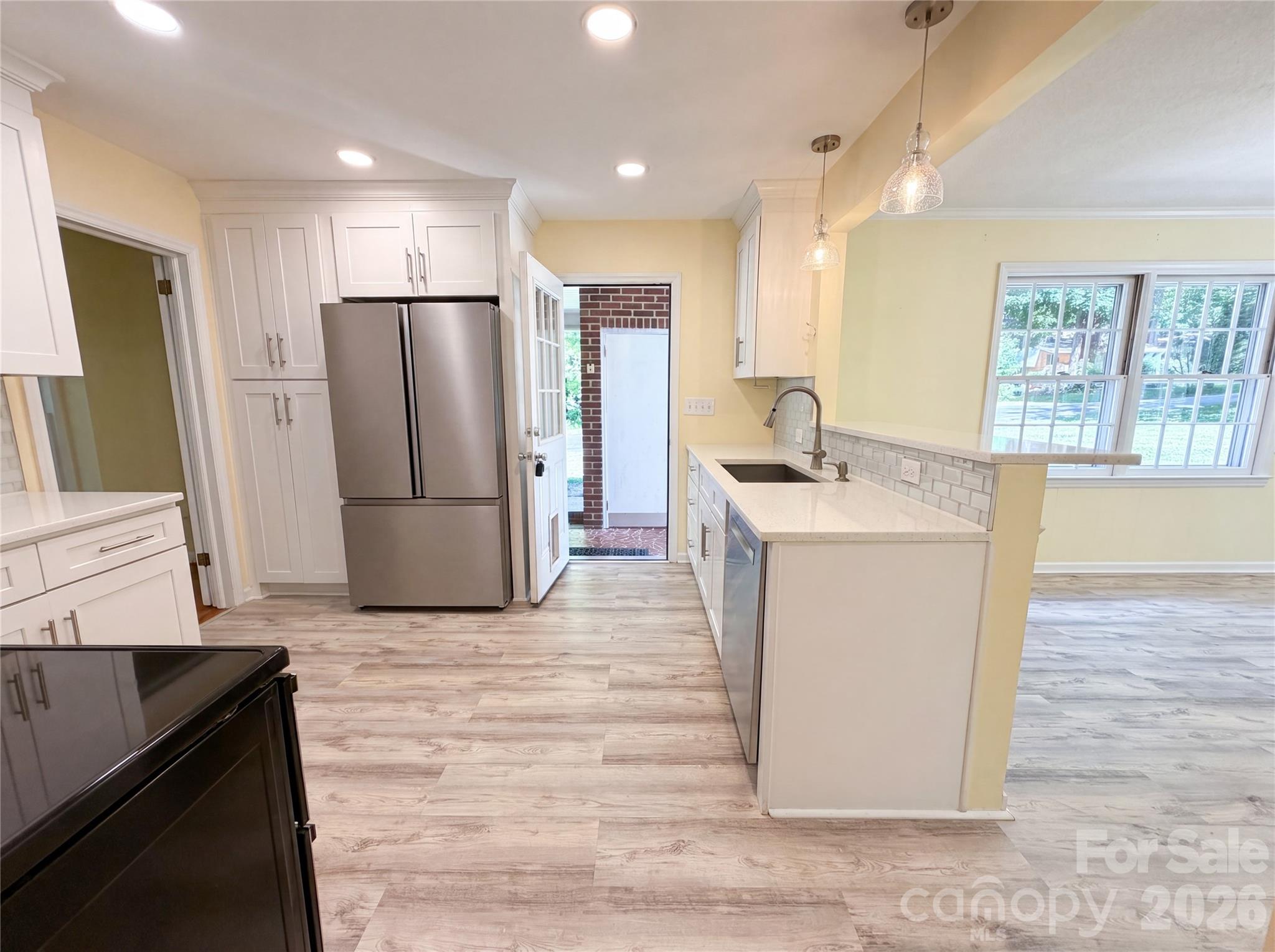 501 Derby Court Property Photo 3