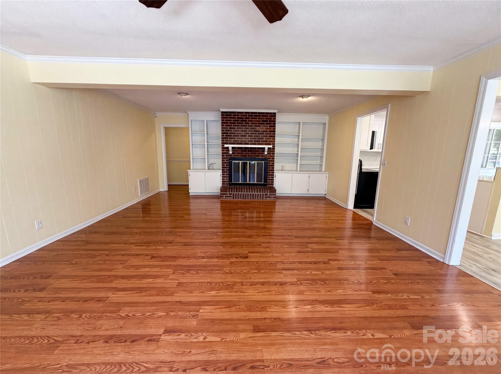 501 Derby Court Property Photo 4
