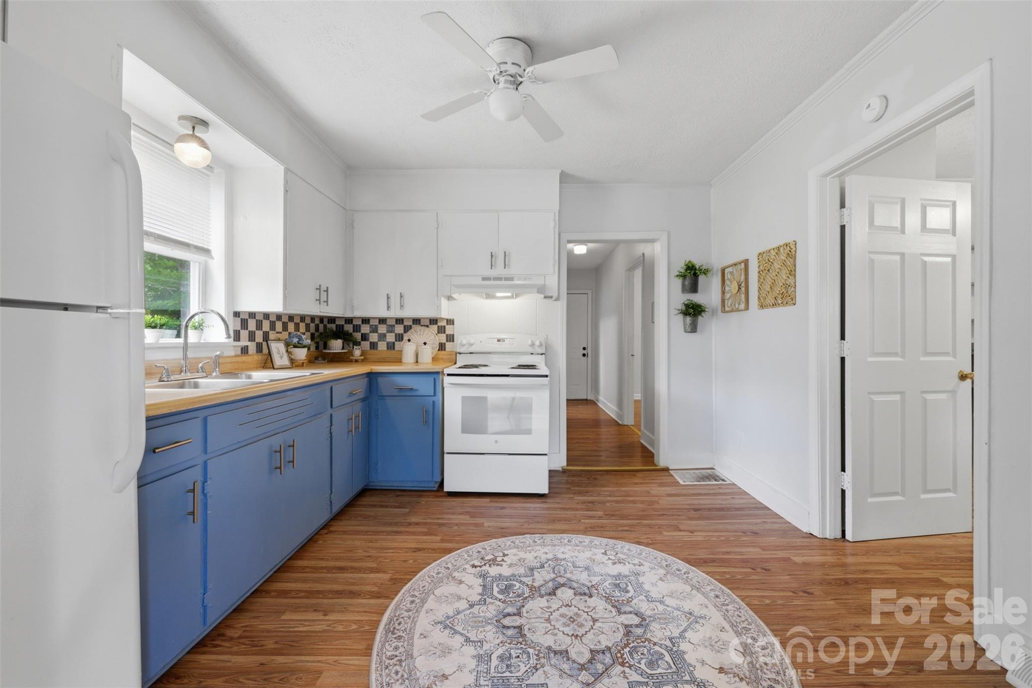 1320 Tom Fox Street Property Photo 3