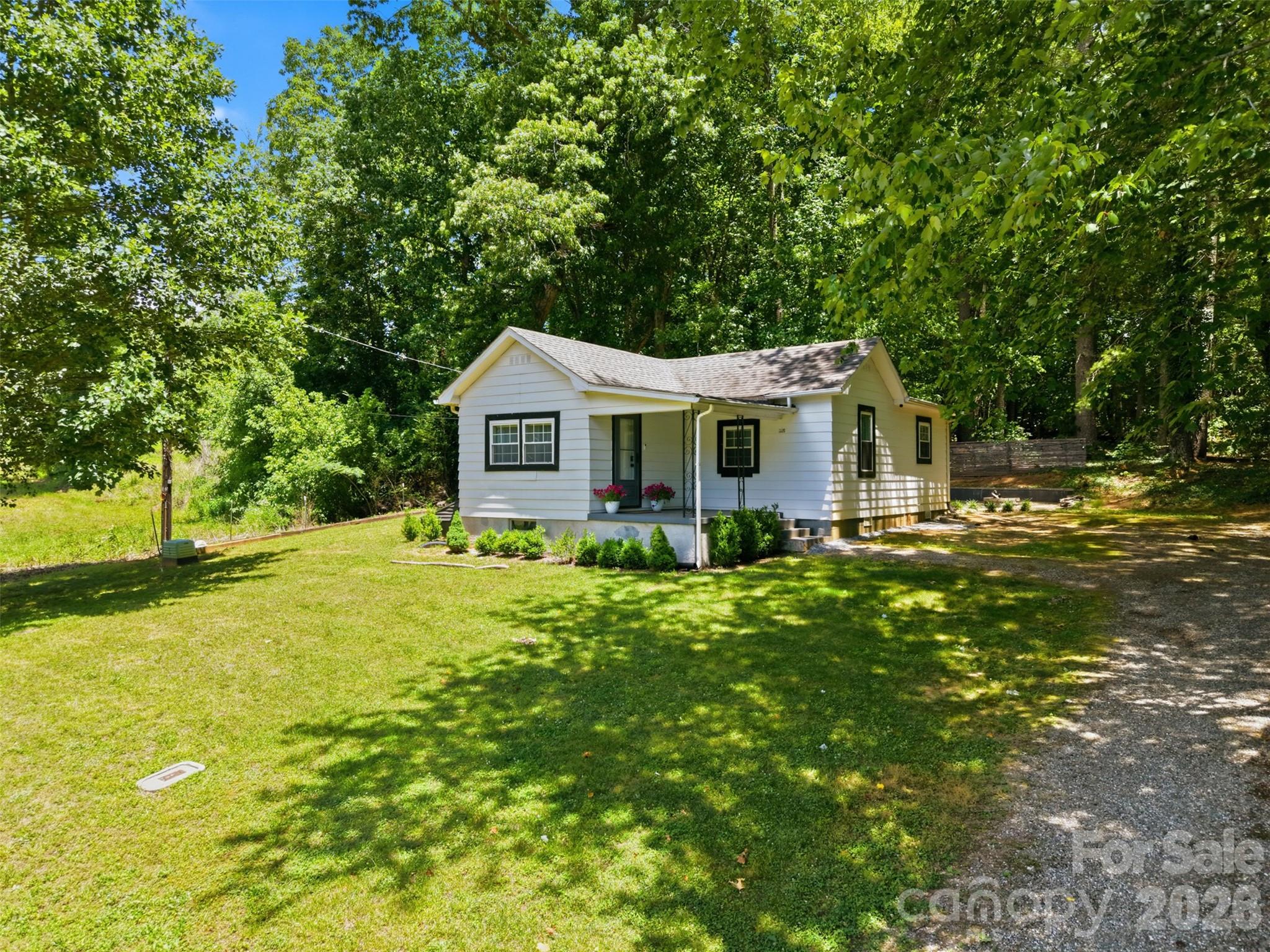 1320 Tom Fox Street Property Photo 6