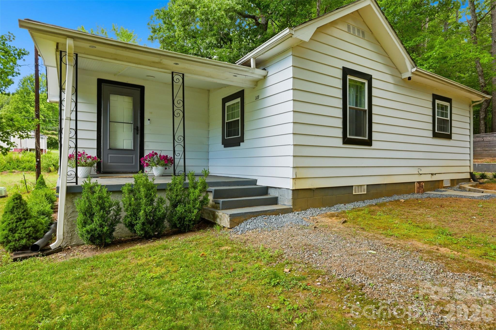 1320 Tom Fox Street Property Photo 8