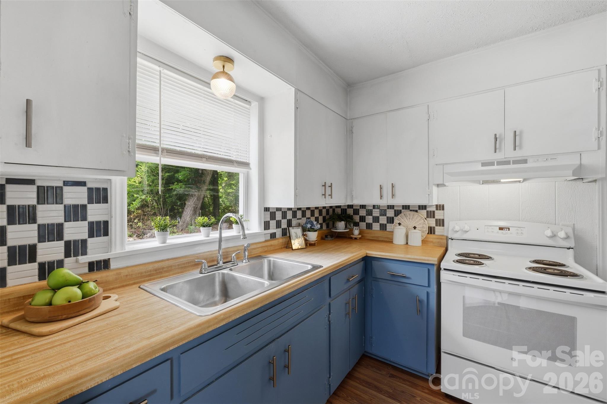 1320 Tom Fox Street Property Photo 14